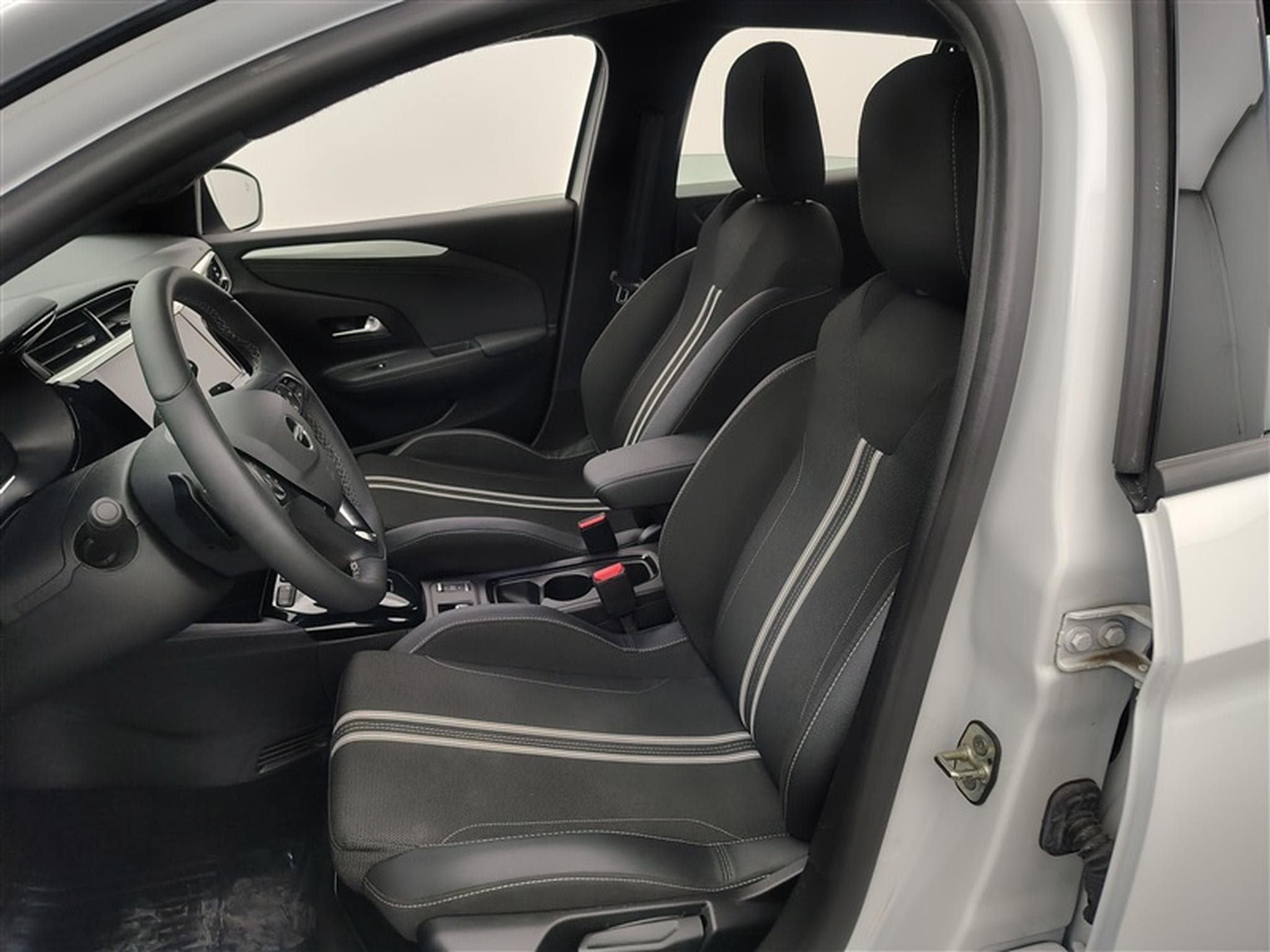 Opel Corsa 1.2 Turbo GS Line AT8 CARPLAY / FULL LED / S-CUIR (2025) - Foto 7