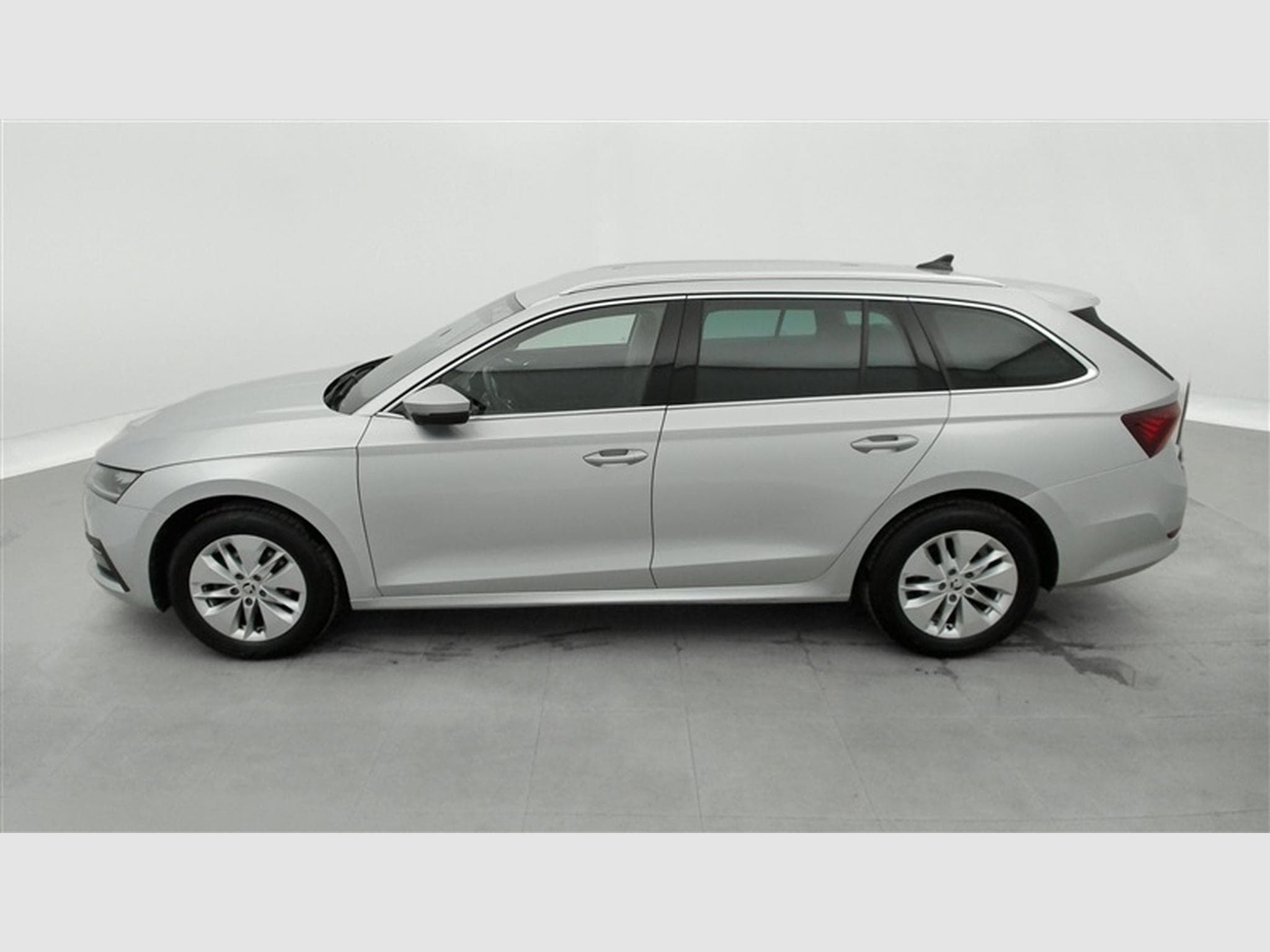 Skoda Octavia SW 1.0 TSI Clever NAVI/FULL LED/JA16/PDC (2023) - Photo 3