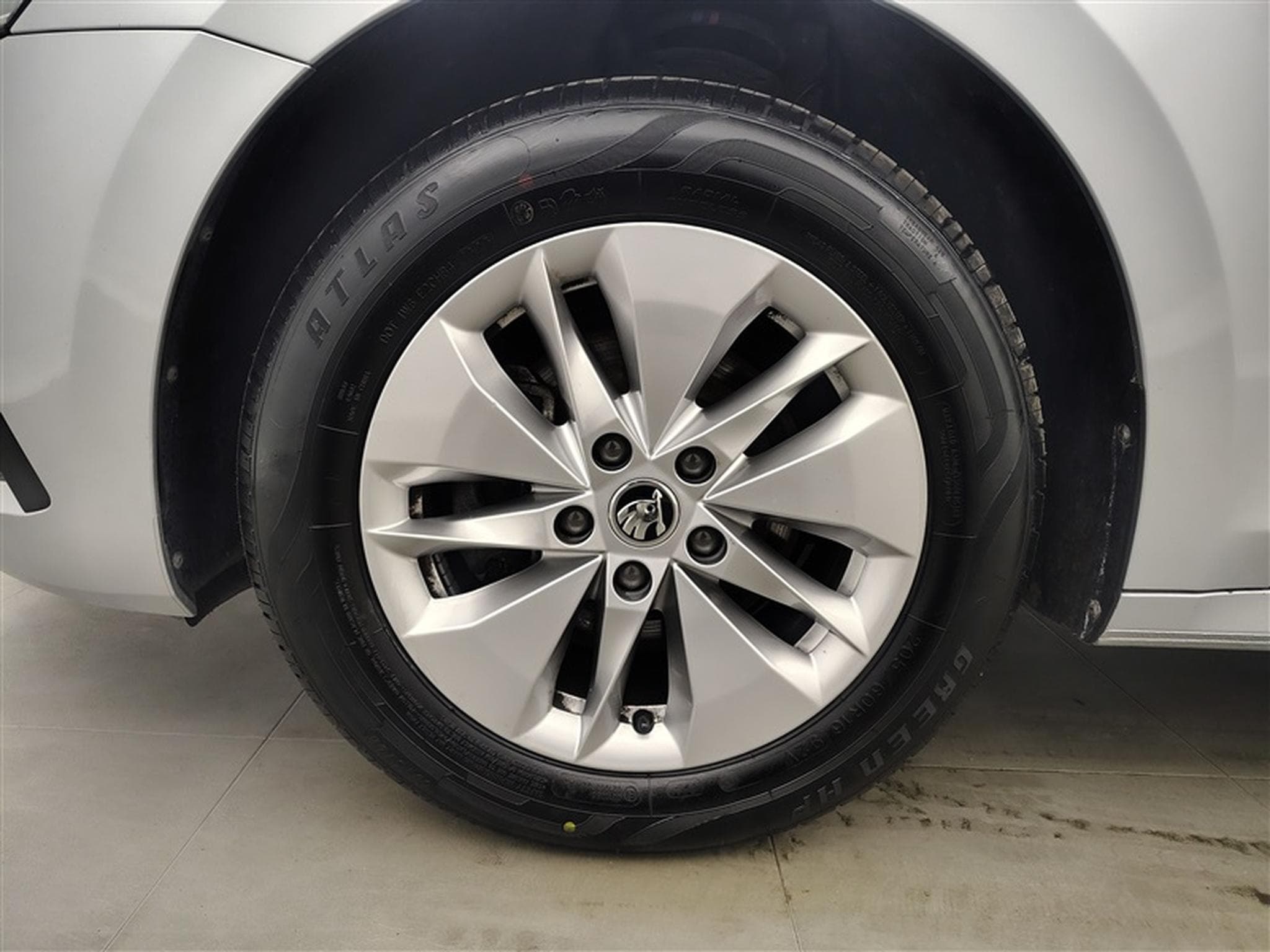 Skoda Octavia SW 1.0 TSI Clever NAVI/FULL LED/JA16/PDC (2023) - Photo 6