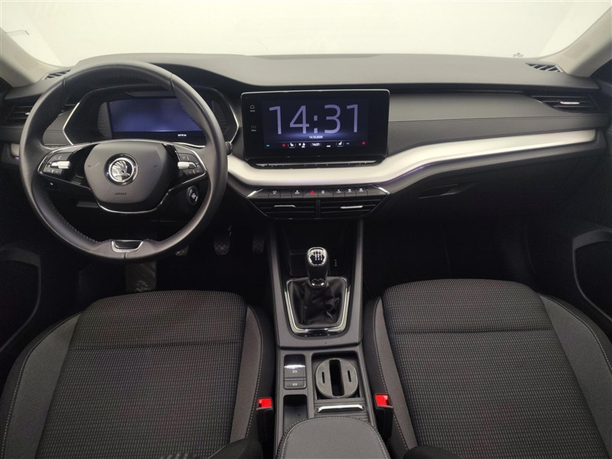 Skoda Octavia SW 1.0 TSI Clever NAVI/FULL LED/JA16/PDC (2023) - Photo 8
