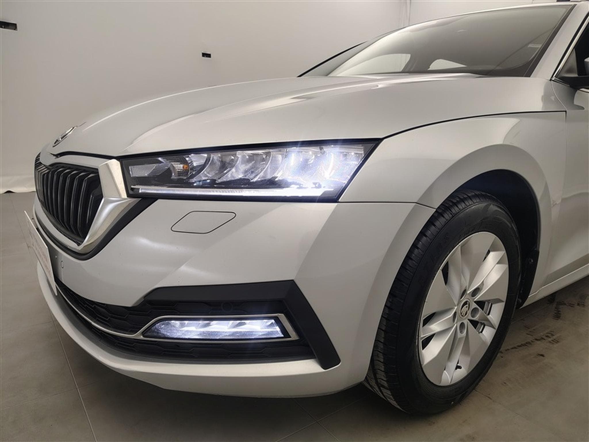 Skoda Octavia SW 1.0 TSI Clever NAVI/FULL LED/JA16/PDC (2023) - Photo 15