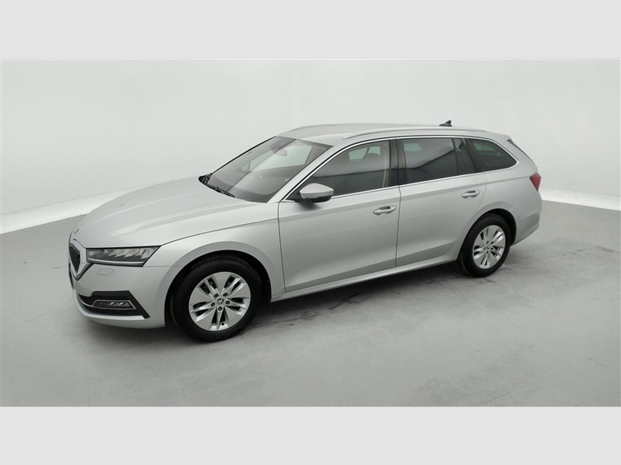 Skoda Octavia SW 1.0 TSI Clever NAVI/FULL LED/JA16/PDC (2023) - Photo 21