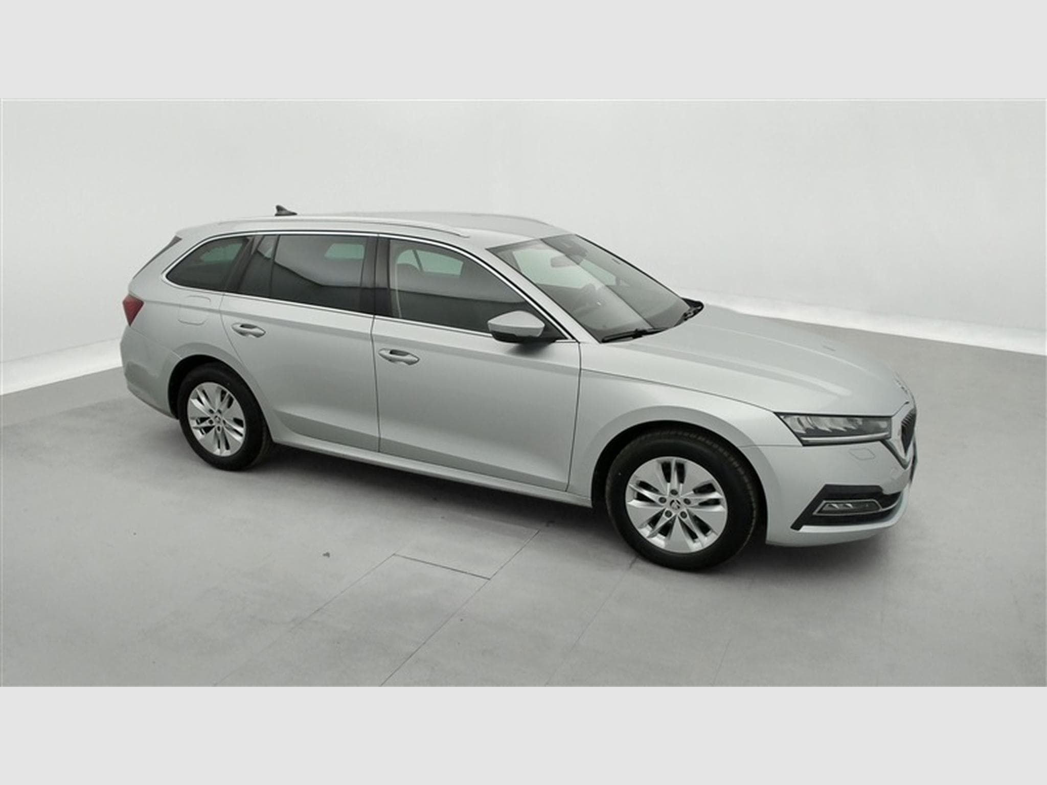 Skoda Octavia SW 1.0 TSI Clever NAVI/FULL LED/JA16/PDC (2023) - Photo 23