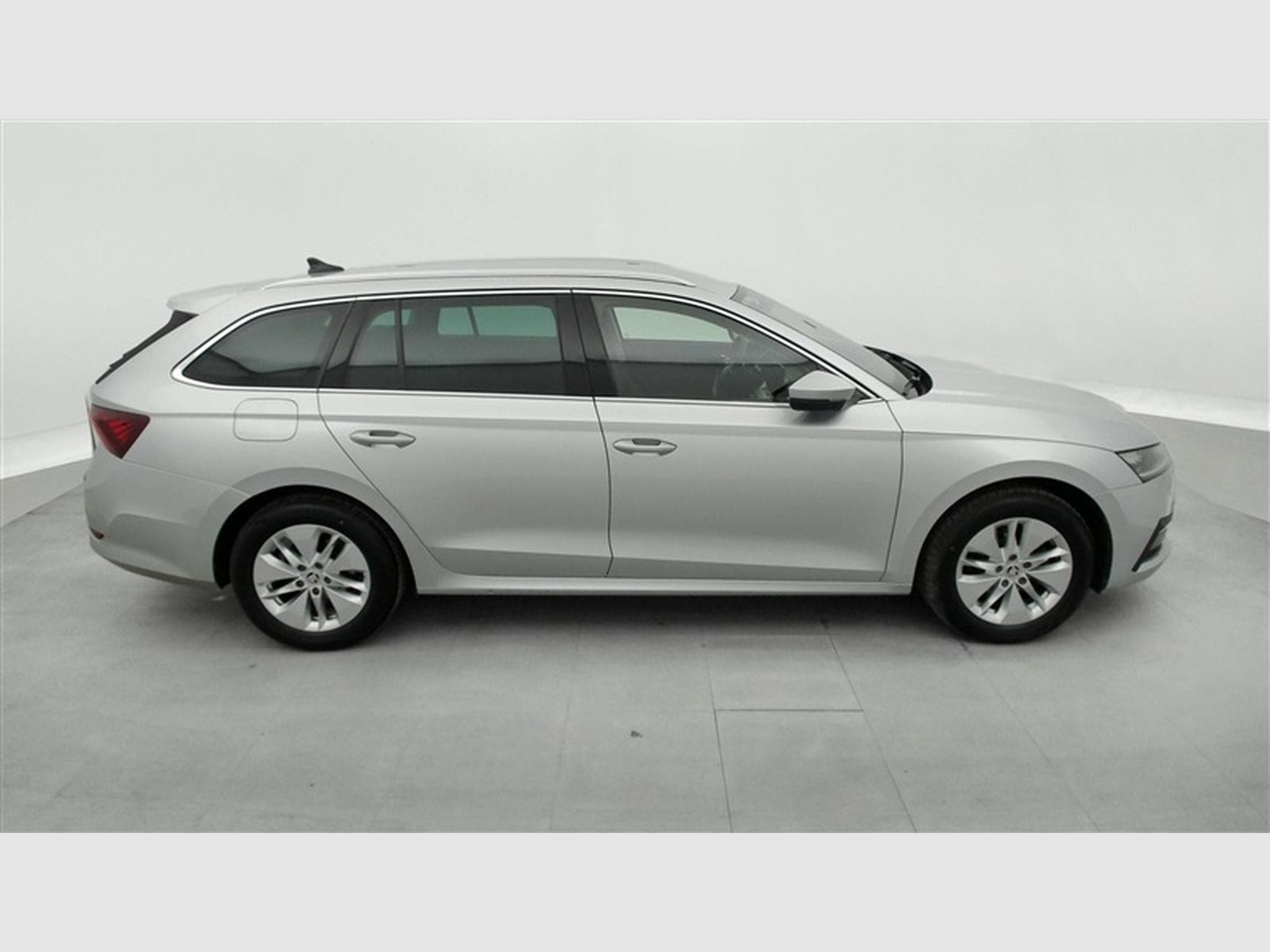 Skoda Octavia SW 1.0 TSI Clever NAVI/FULL LED/JA16/PDC (2023) - Photo 24