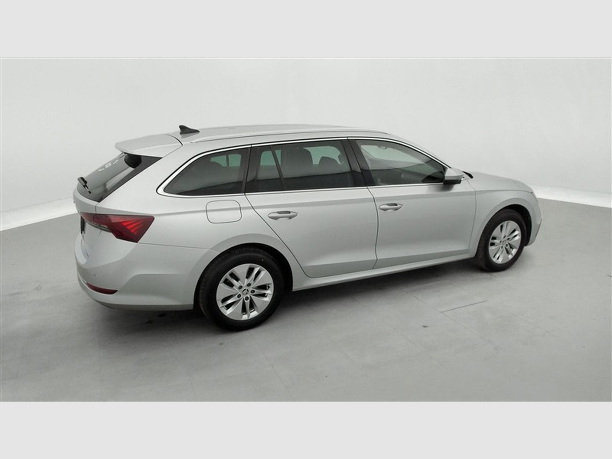 Skoda Octavia SW 1.0 TSI Clever NAVI/FULL LED/JA16/PDC (2023) - Photo 25