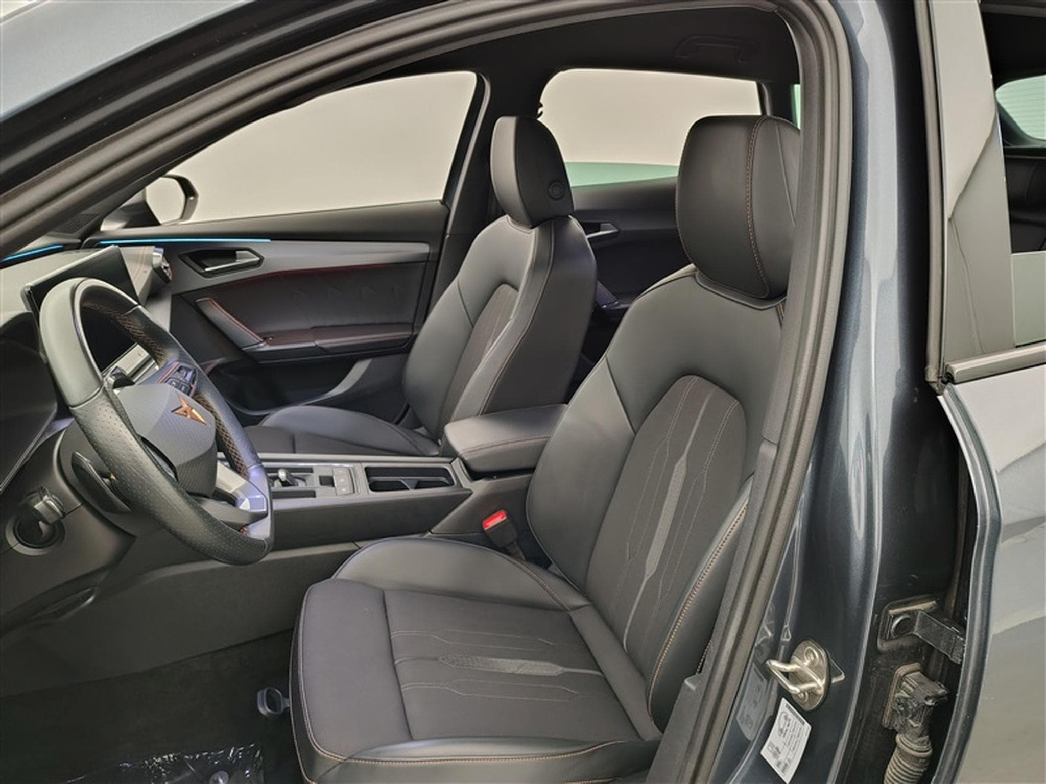 Cupra Formentor 1.4 e-Hybrid PHEV DSG NAVI / FULL LED / S-CUIR (2023) - Foto 7