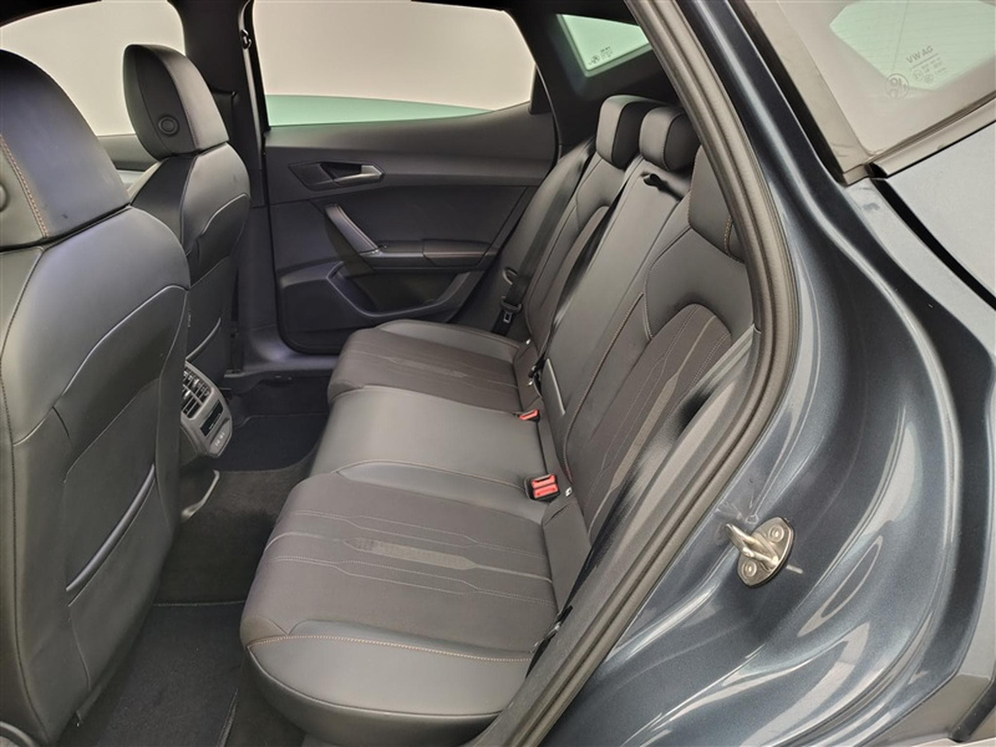 Cupra Formentor 1.4 e-Hybrid PHEV DSG NAVI / FULL LED / S-CUIR (2023) - Foto 13