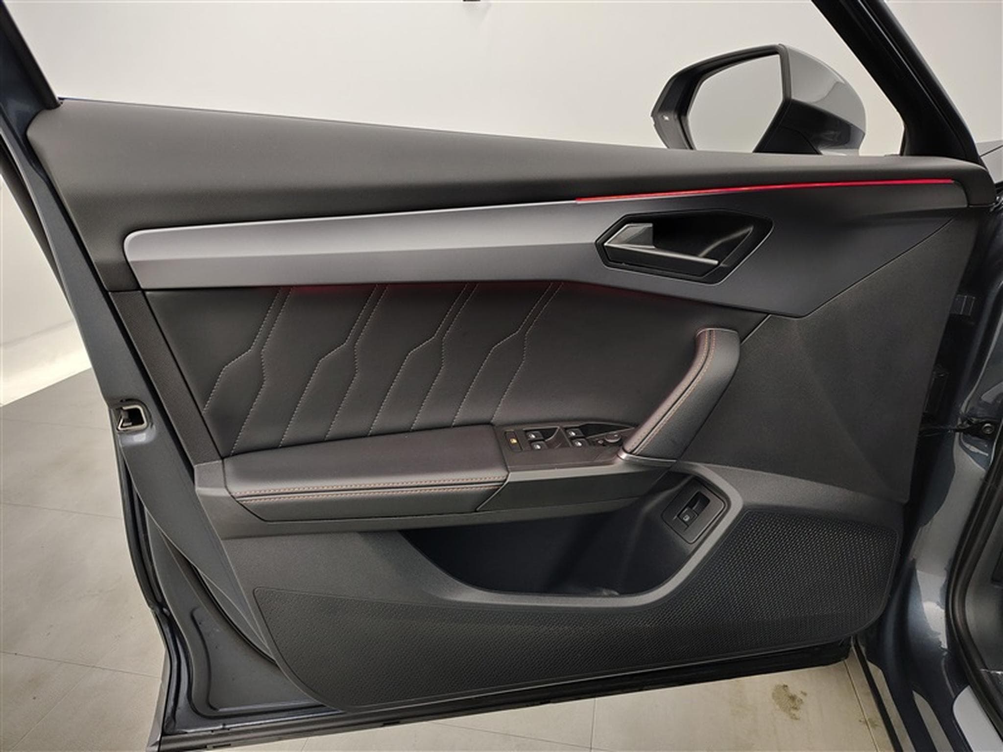 Cupra Formentor 1.4 e-Hybrid PHEV DSG NAVI / FULL LED / S-CUIR (2023) - Foto 17
