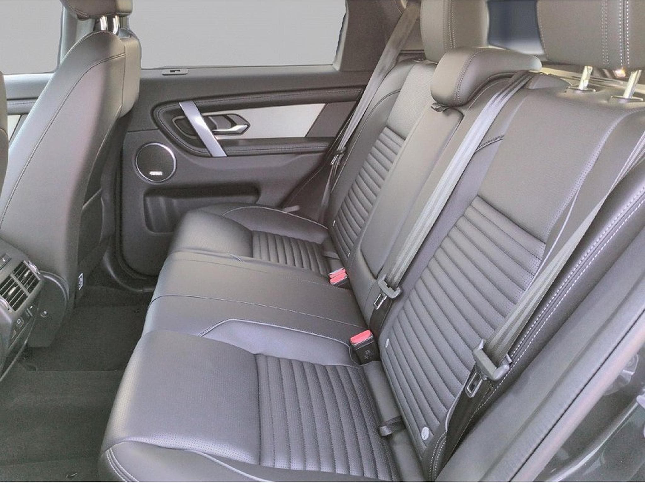 Land-Rover Discovery (2026) - Photo 6