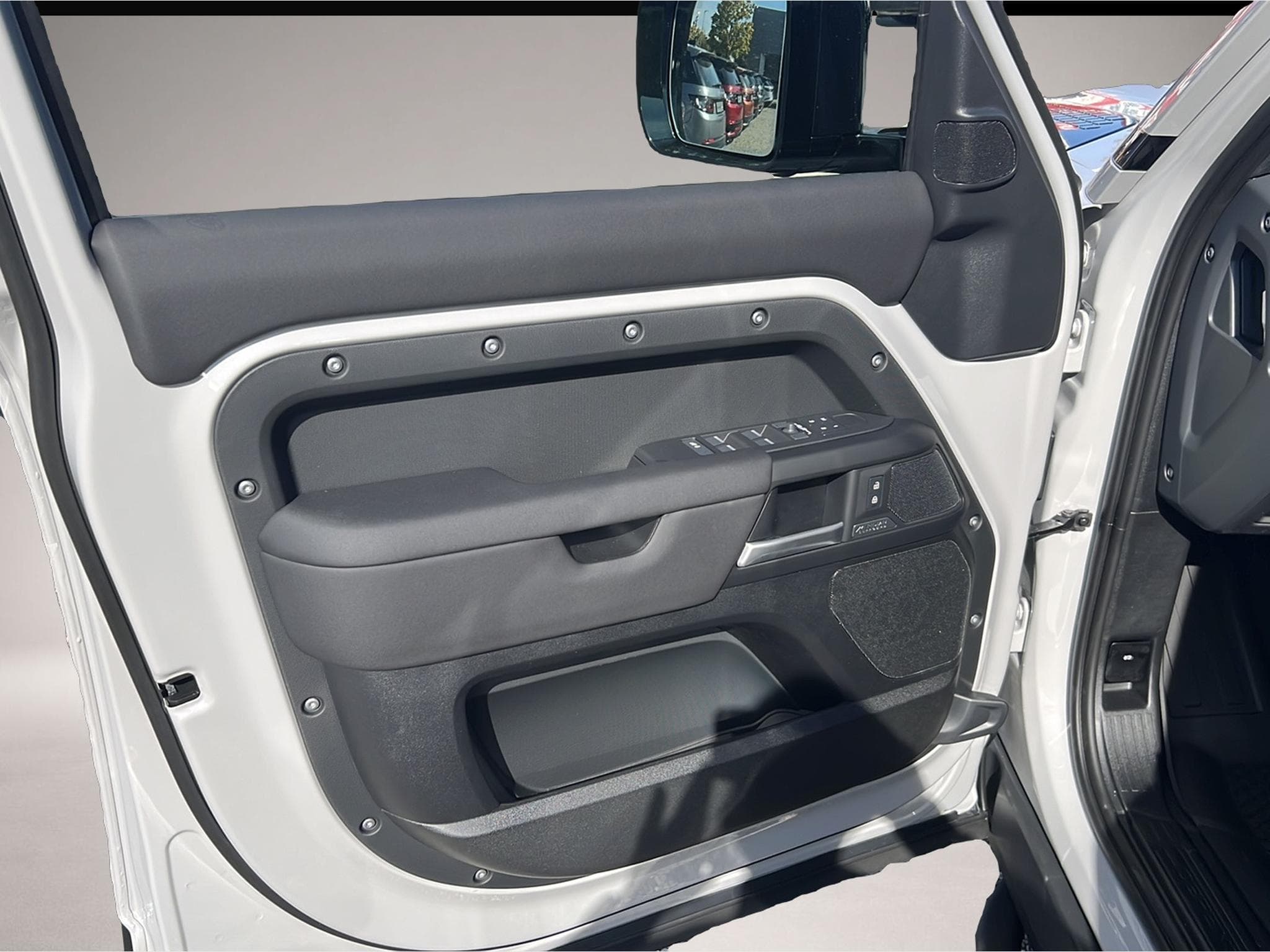 Land-Rover Defender (2026) - Photo 7
