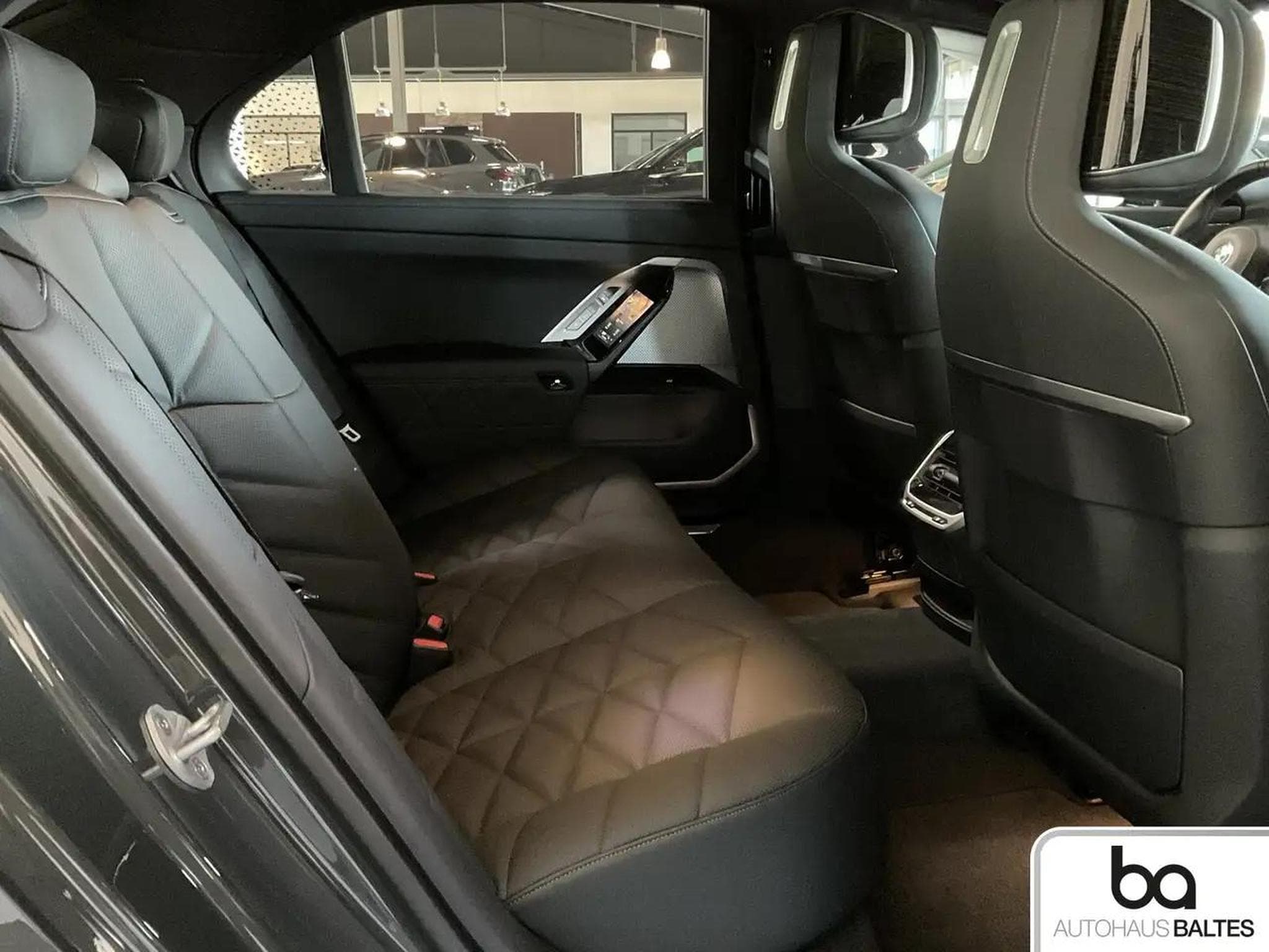 BMW 740 (2026) - Photo 8