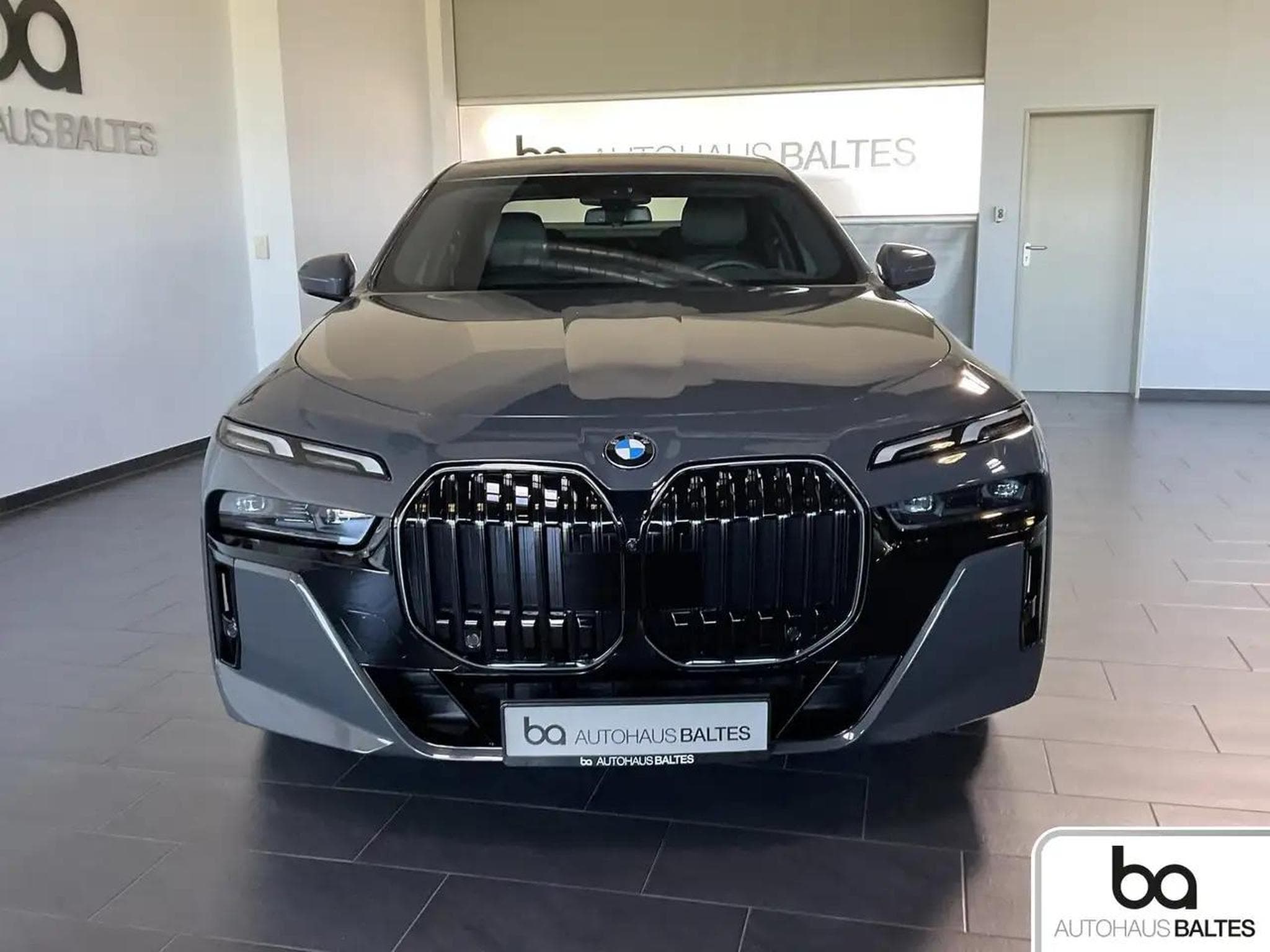 BMW 740 (2026) - Photo 2