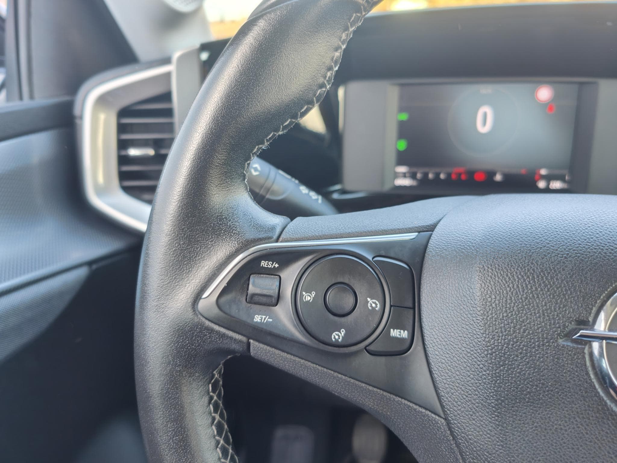 Opel Mokka 1.5 TURBO D BLUETOOTH CAMERA RADAR ARR PHARES AUTO (2022) - Photo 12