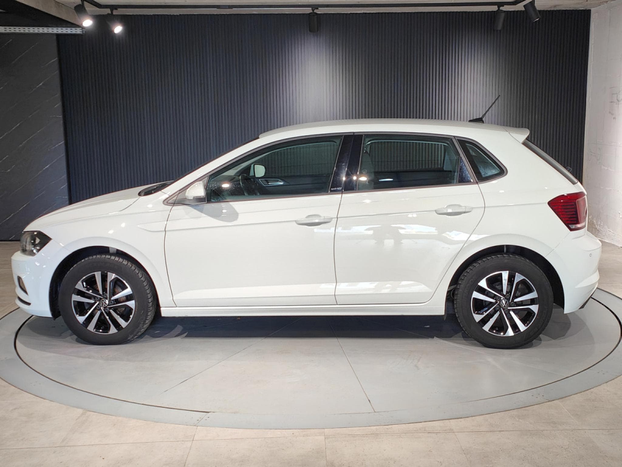VW Polo 1.0i UNITED CARPLAY BLUETOOH RADAR AV ET ARR JANTES ALU (2021) - Photo 5