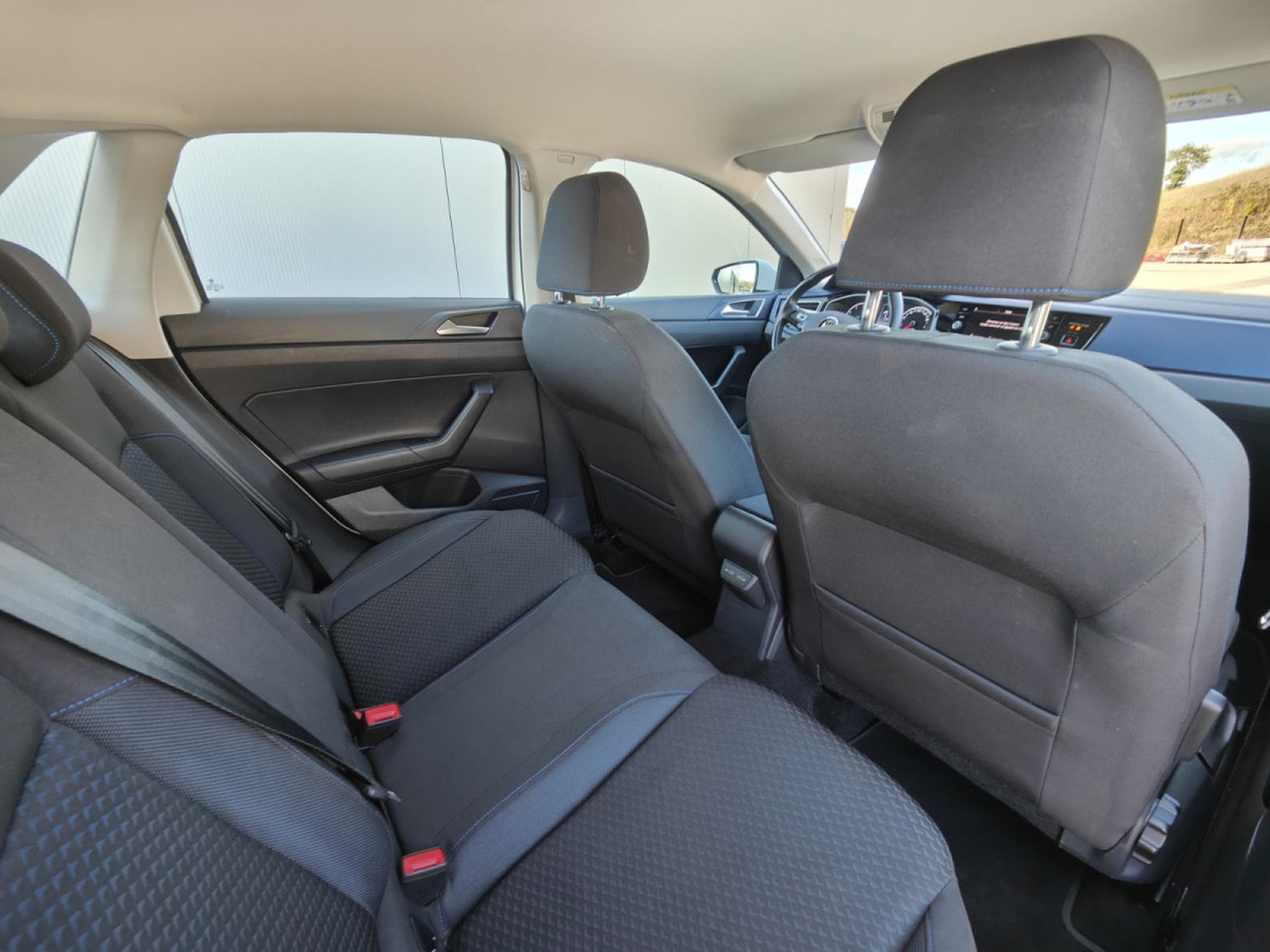 VW Polo 1.0i UNITED CARPLAY BLUETOOH RADAR AV ET ARR JANTES ALU (2021) - Photo 8