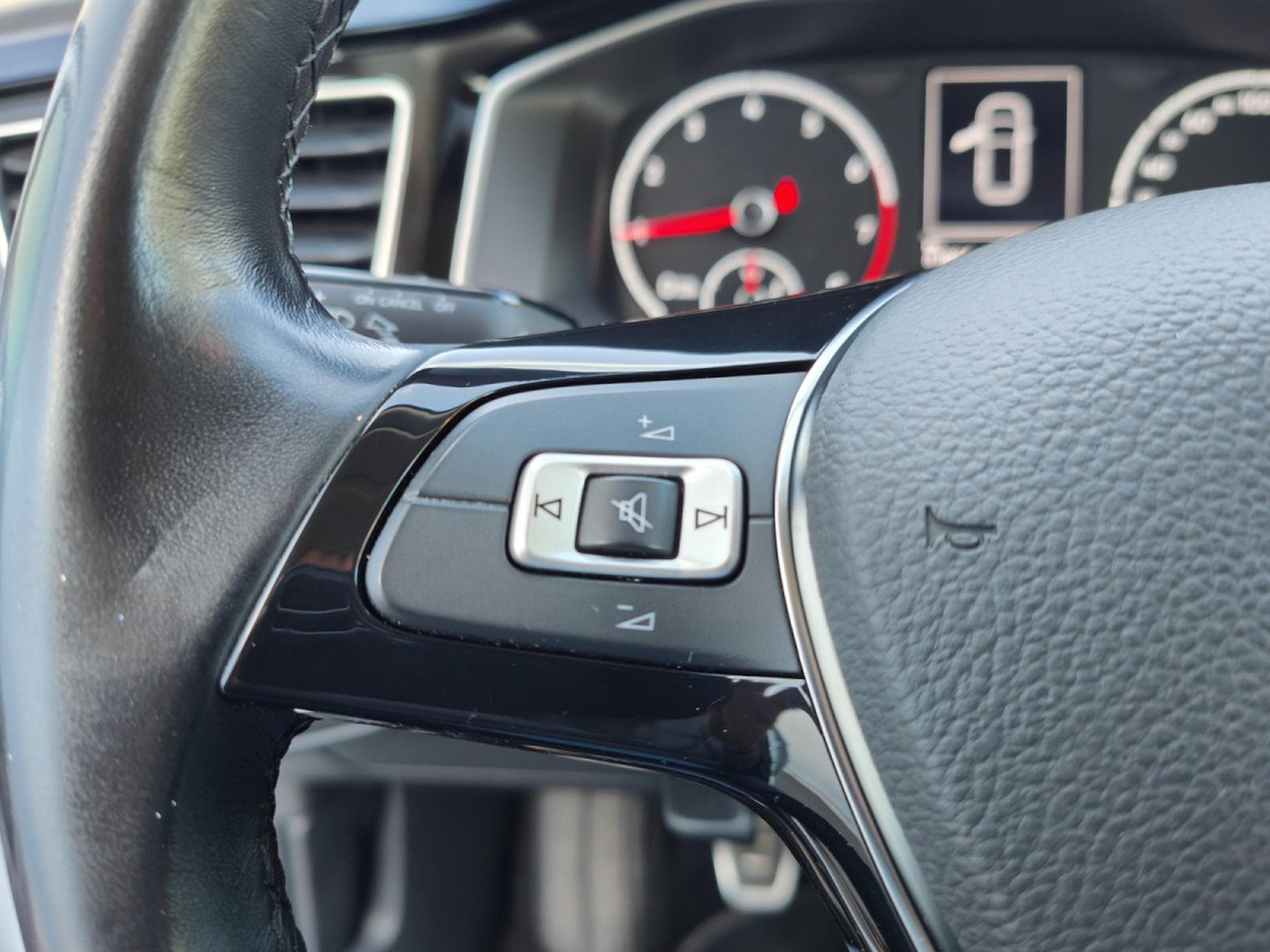 VW Polo 1.0i UNITED CARPLAY BLUETOOH RADAR AV ET ARR JANTES ALU (2021) - Photo 19