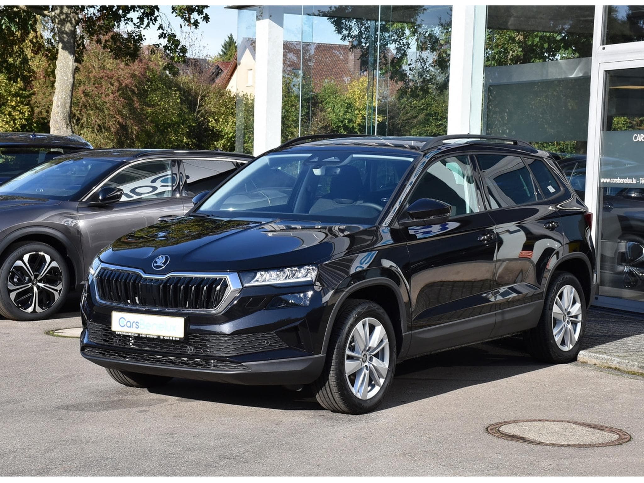 Skoda Karoq 1.5 TSI DSG Selection ACC LANE CAM ATT REMORQUE NEUF (2026) - Photo 2