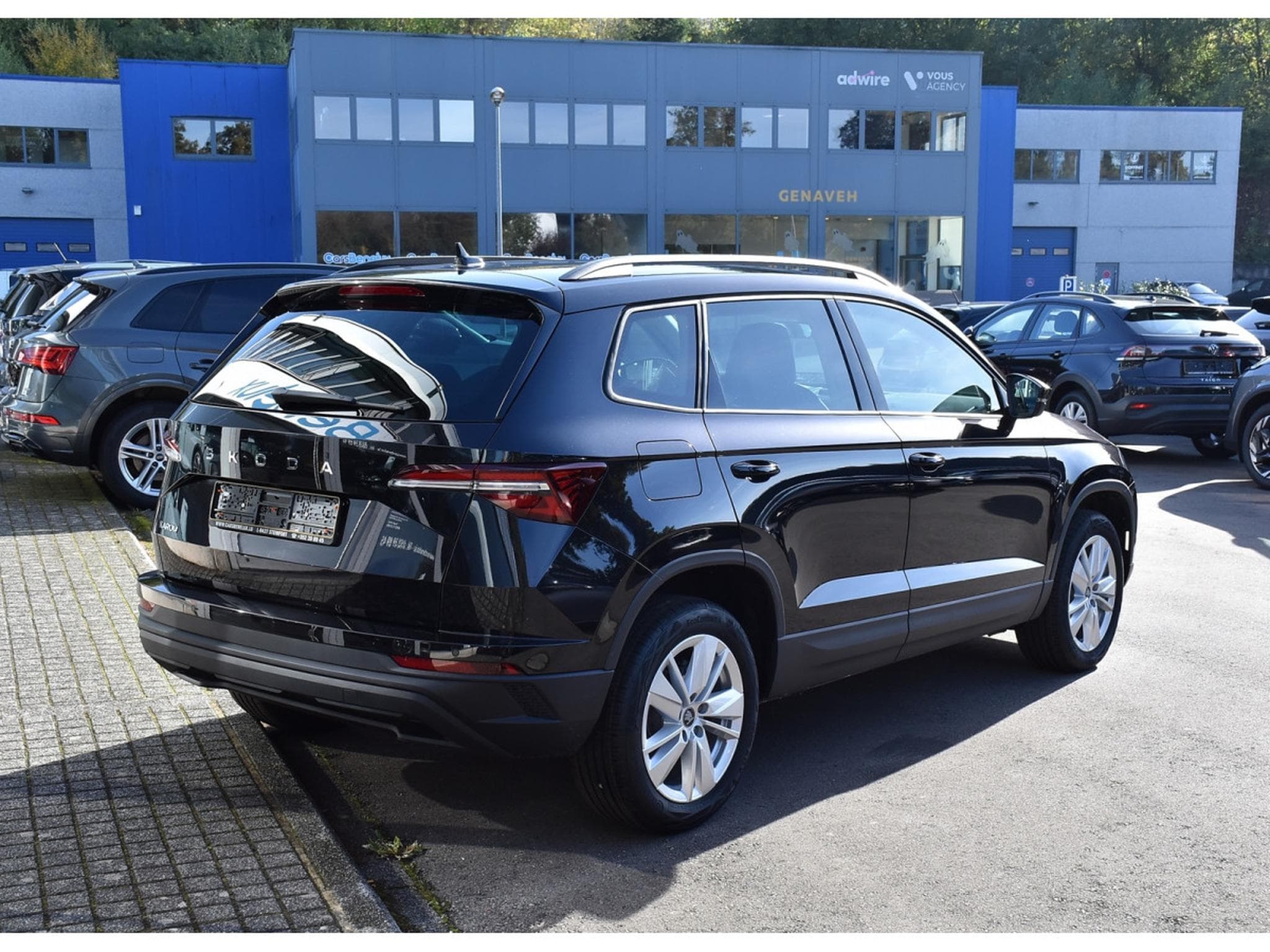Skoda Karoq 1.5 TSI DSG Selection ACC LANE CAM ATT REMORQUE NEUF (2026) - Photo 4