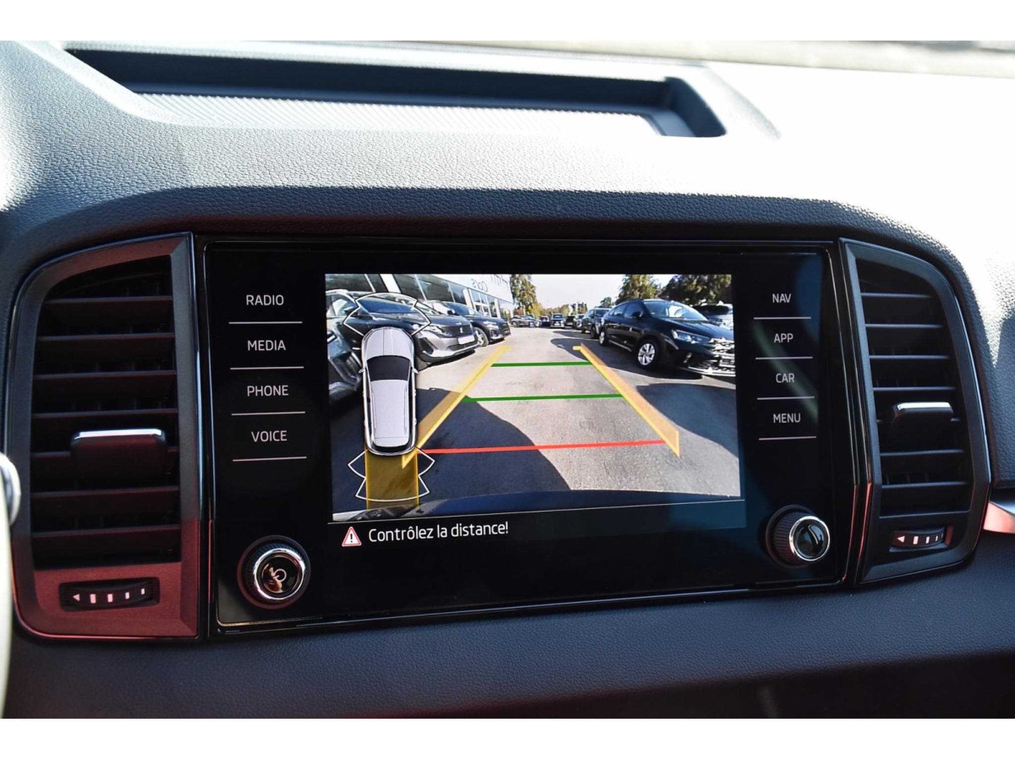 Skoda Karoq 1.5 TSI DSG Selection ACC LANE CAM ATT REMORQUE NEUF (2026) - Photo 15