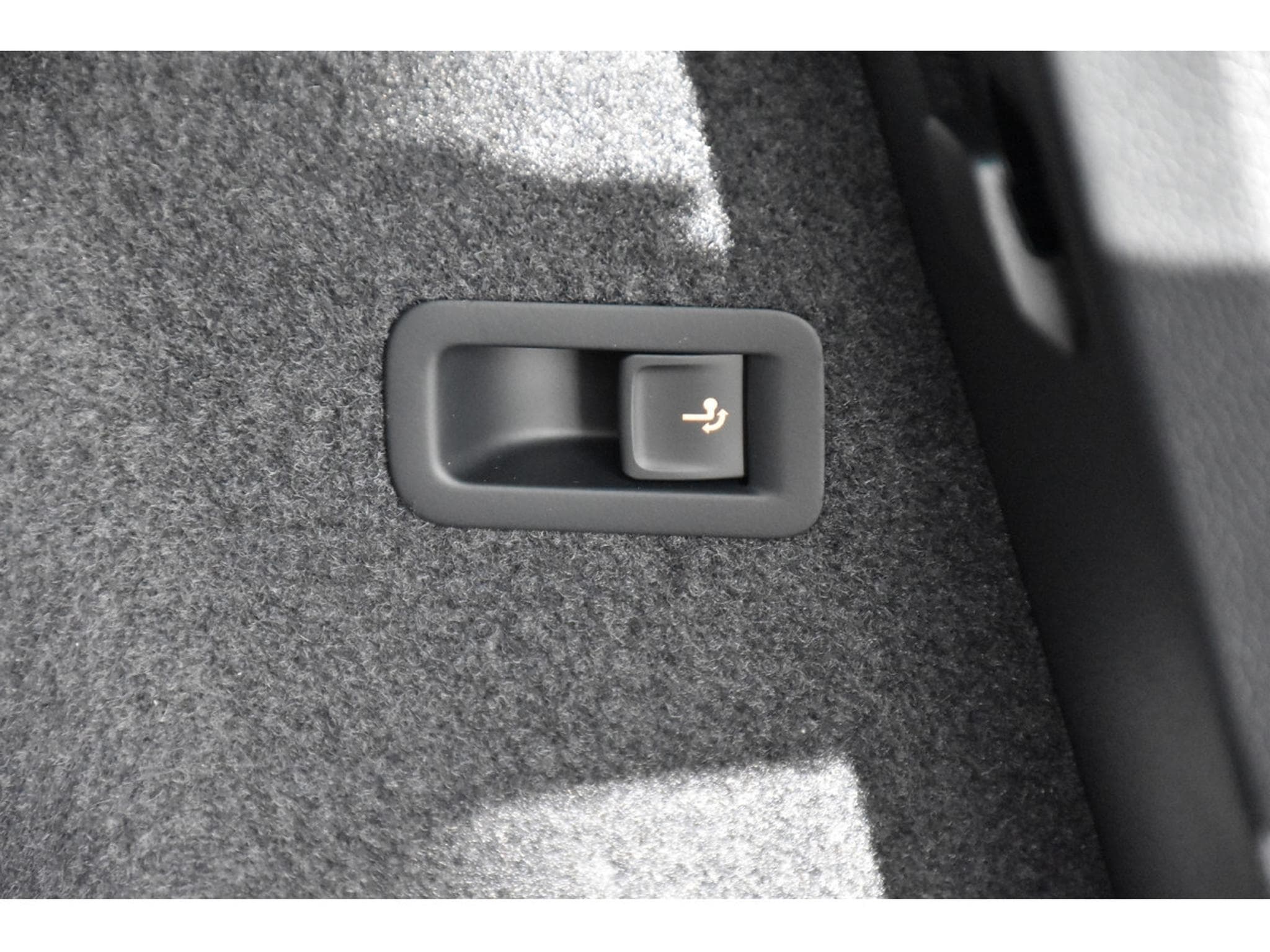Skoda Karoq 1.5 TSI DSG Selection ACC LANE CAM ATT REMORQUE NEUF (2026) - Photo 24