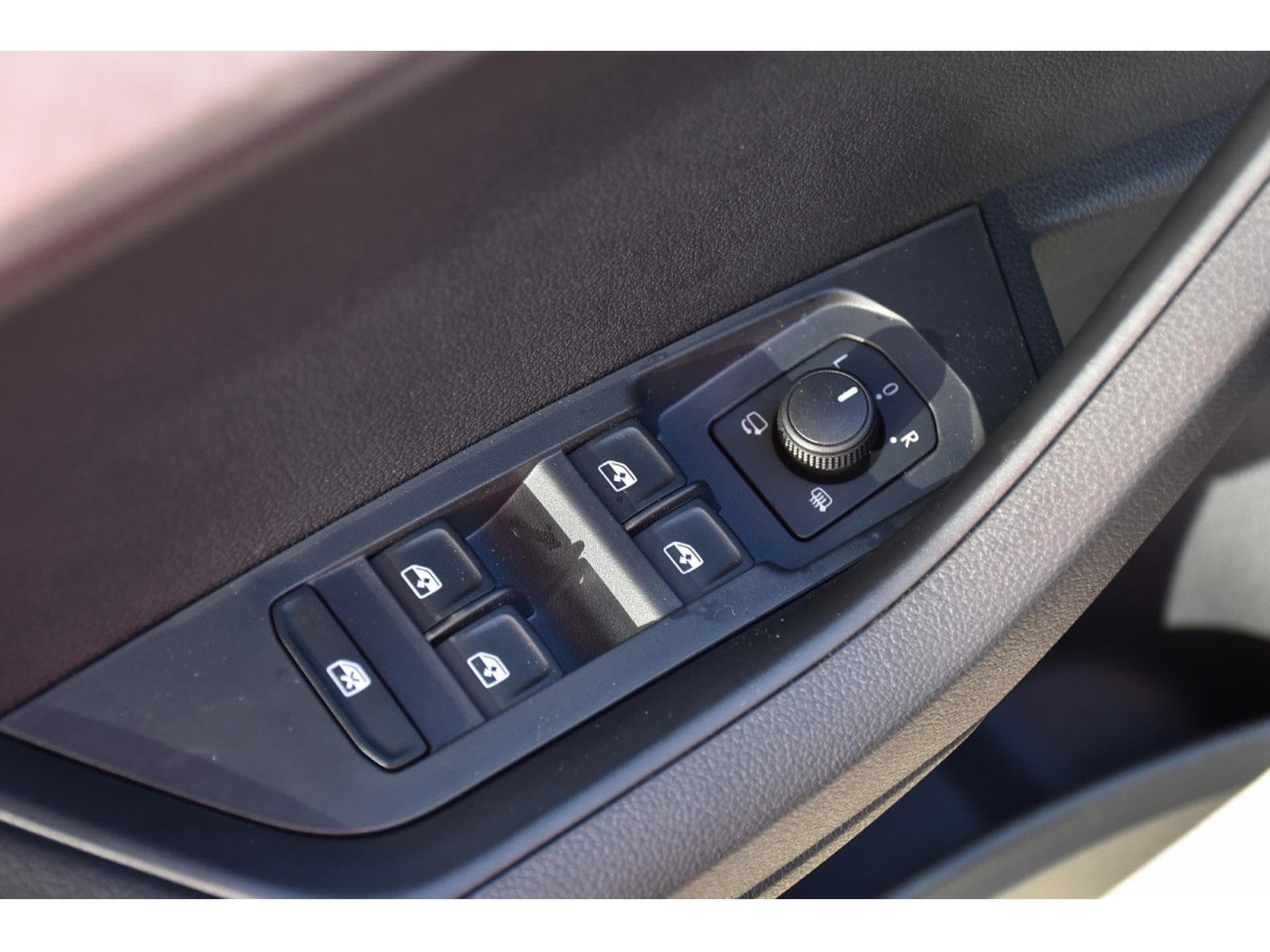 Skoda Karoq 1.5 TSI DSG Selection ACC LANE CAM ATT REMORQUE NEUF (2026) - Photo 23