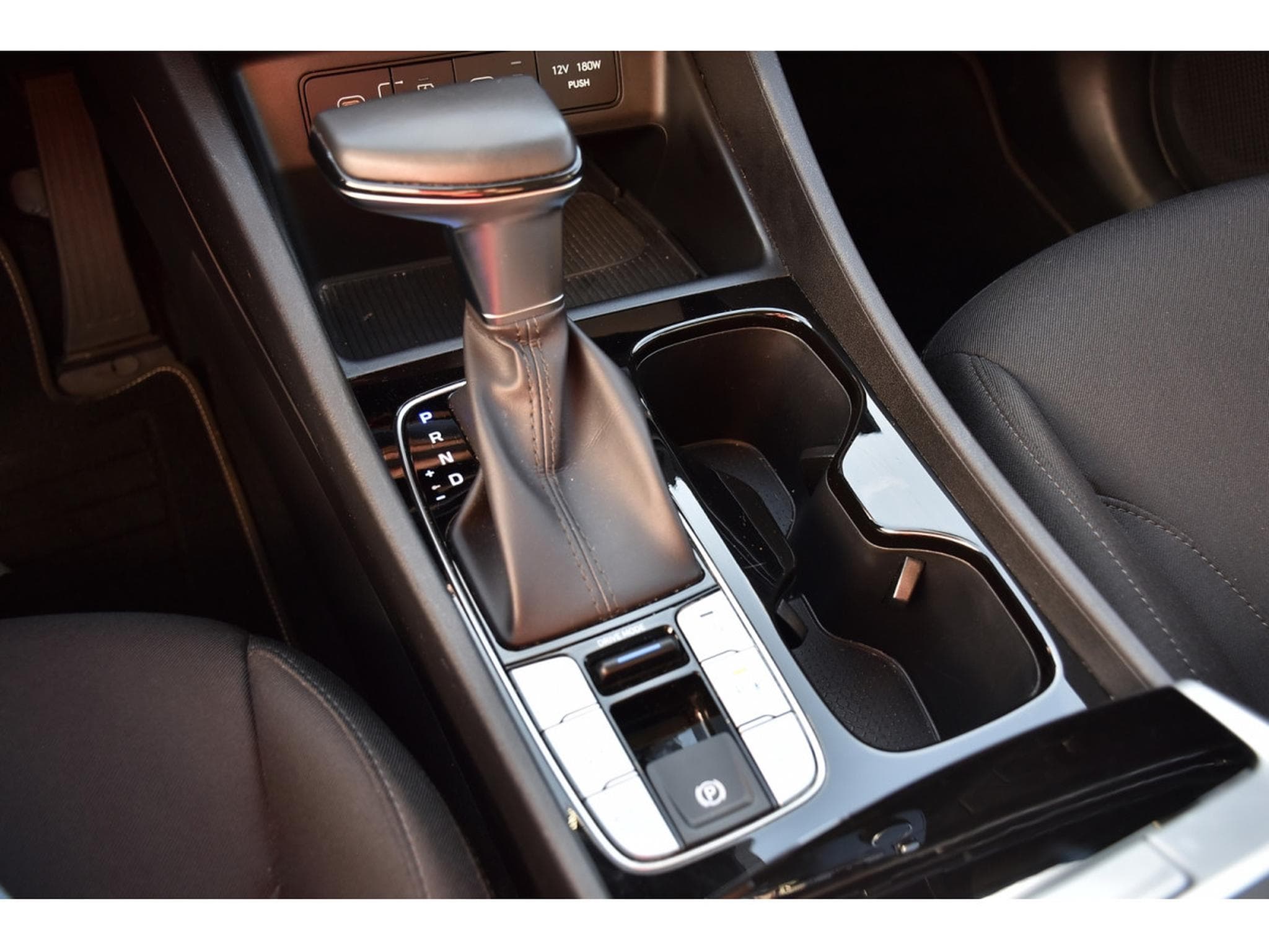 Hyundai Tucson 1.6 T-GDI MHEV Trend DCT LANE BLIS GPS CAM KEYLESS (2024) - Photo 19