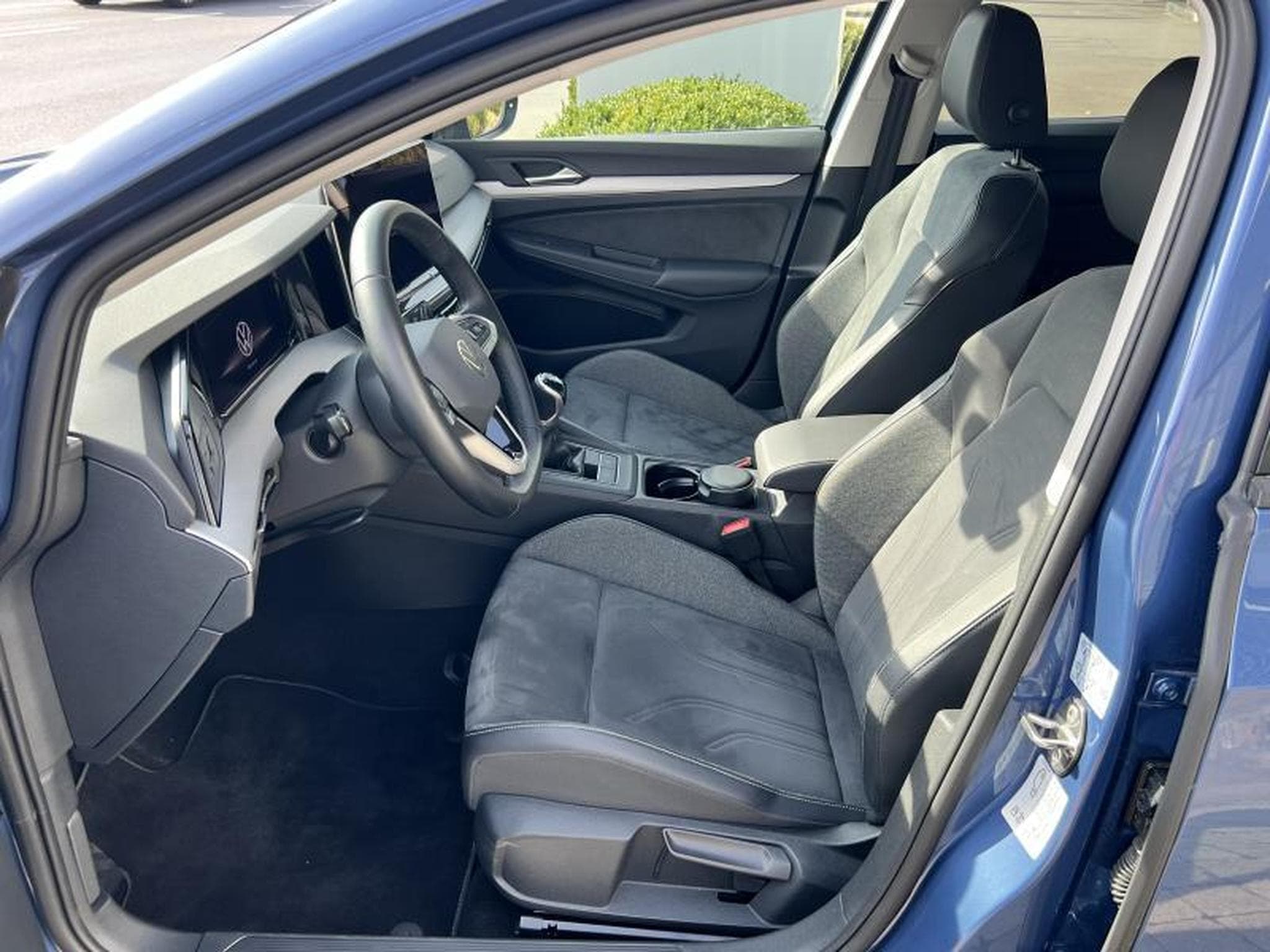 VW Golf LIFE (2025) - Photo 9
