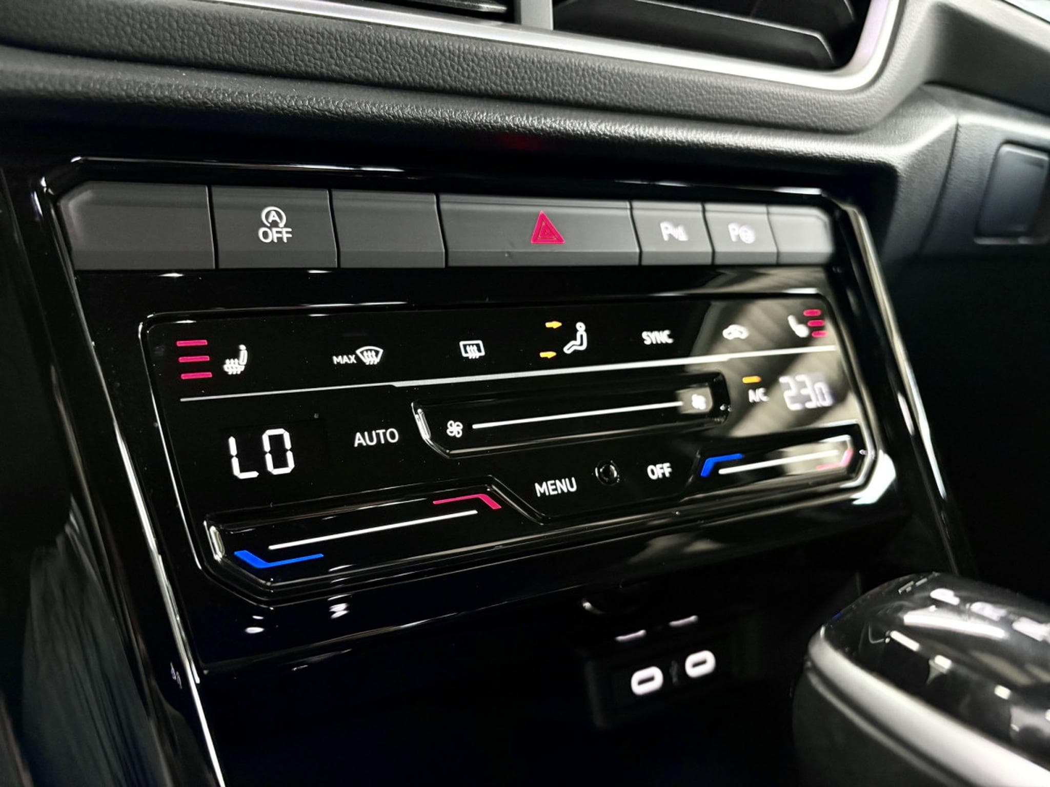VW T-Roc R-Line Edition 1.5 TSI 150 CV DSG7 *ACC* CAM * HAYON * (2025) - Photo 16