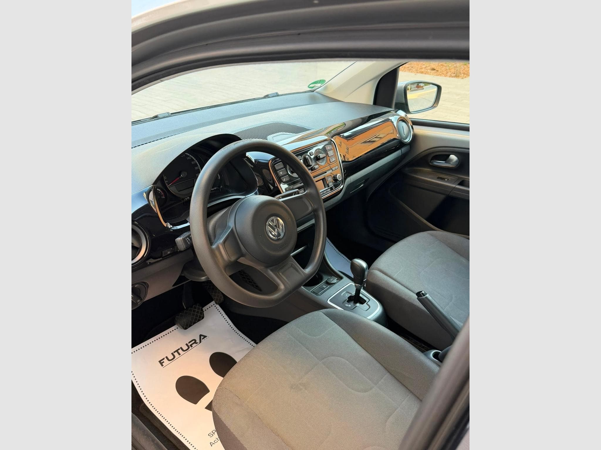 VW UP Automatique (2016) - Photo 6