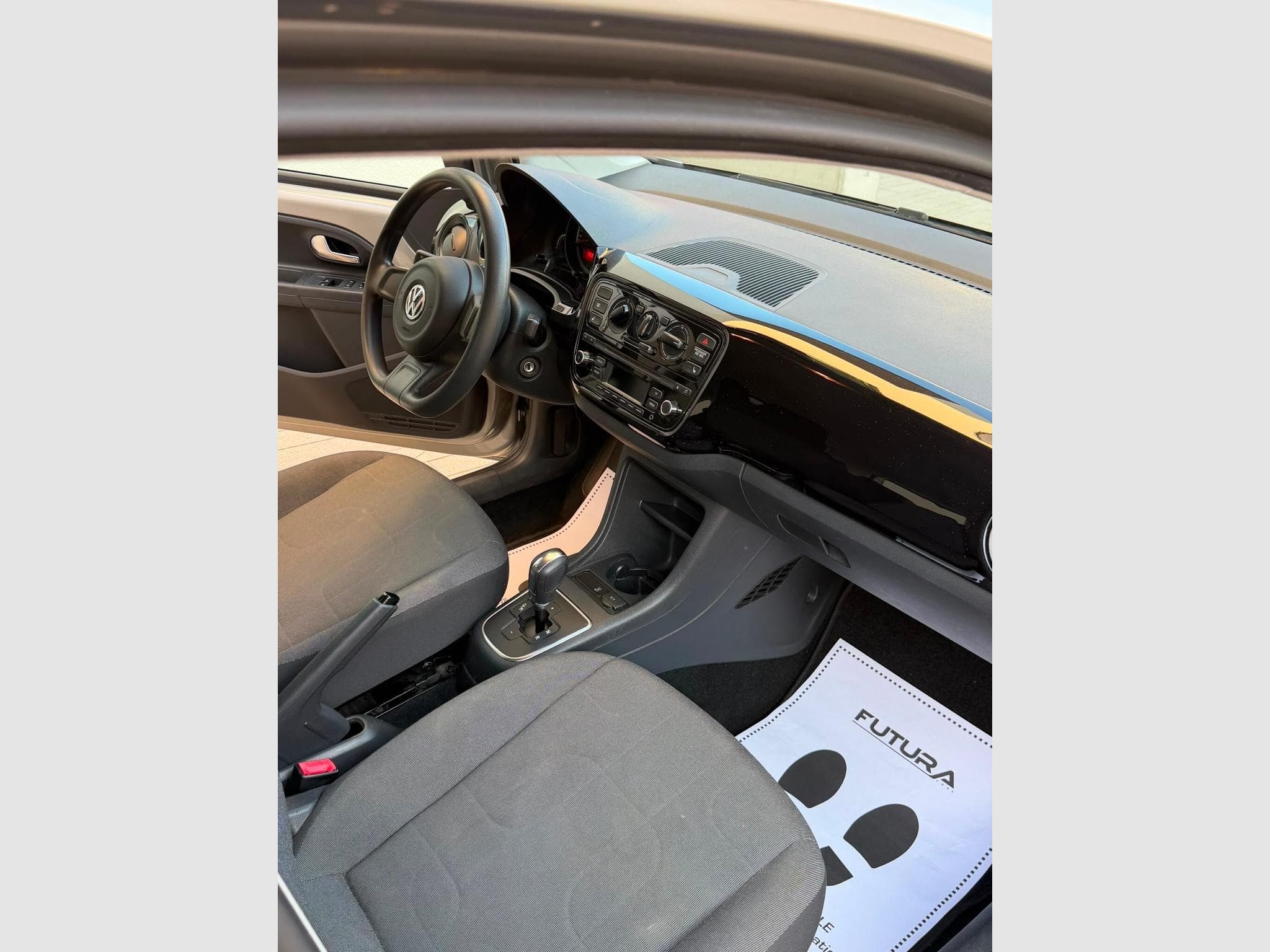 VW UP Automatique (2016) - Photo 7