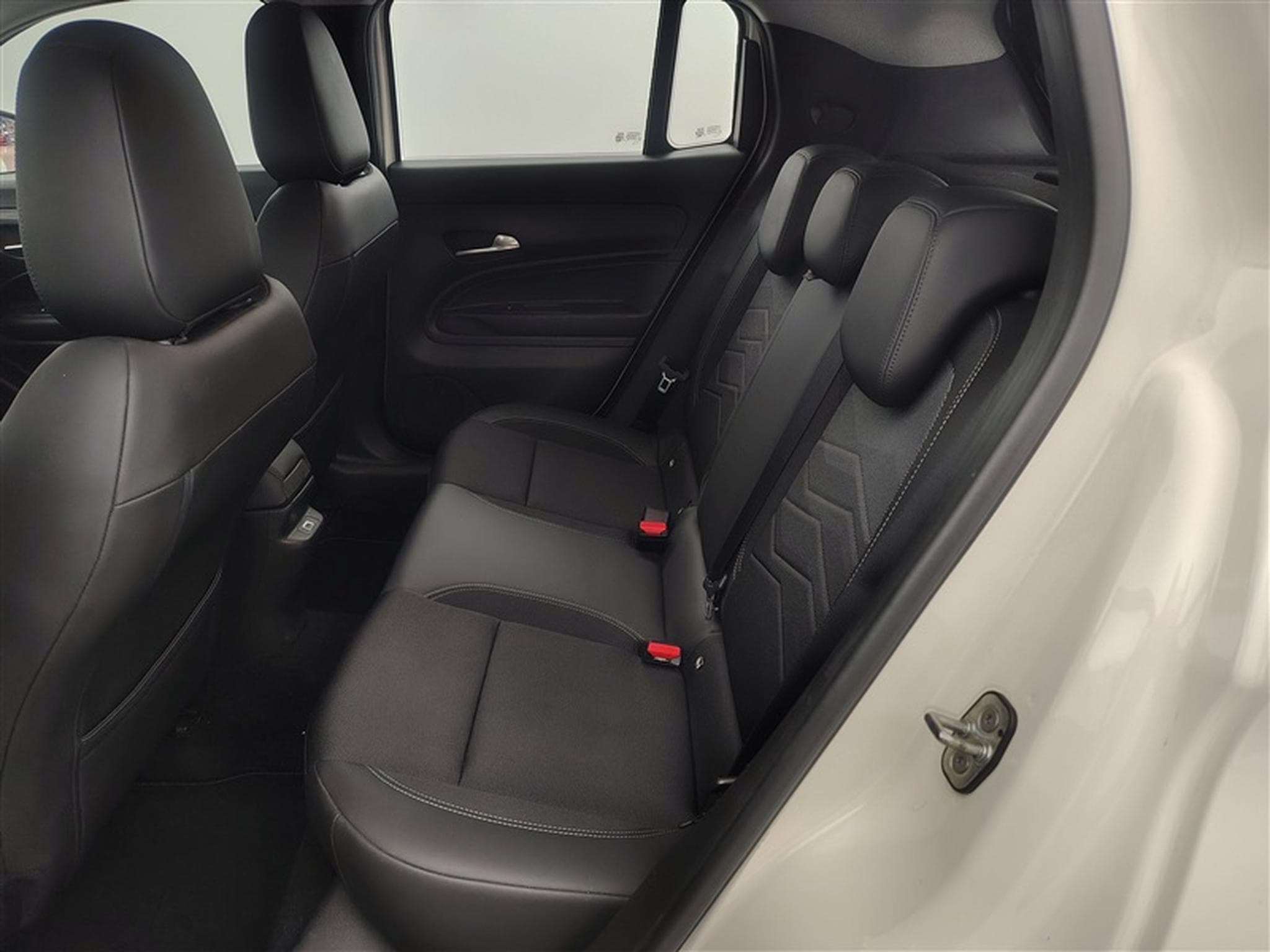Jeep Avenger 1.2 Turbo 100cv Altitude NAVI / FULL LED / CUIR PARTIEL /CAM (2025) - Photo 12