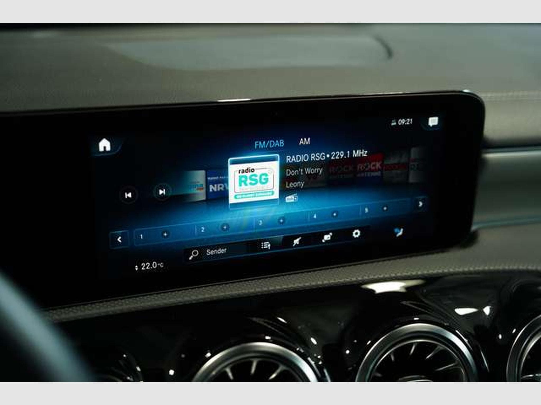 Mercedes A 200 AMG Line *2.H *Pano*Digital*AHK*Business (2022) - Photo 33