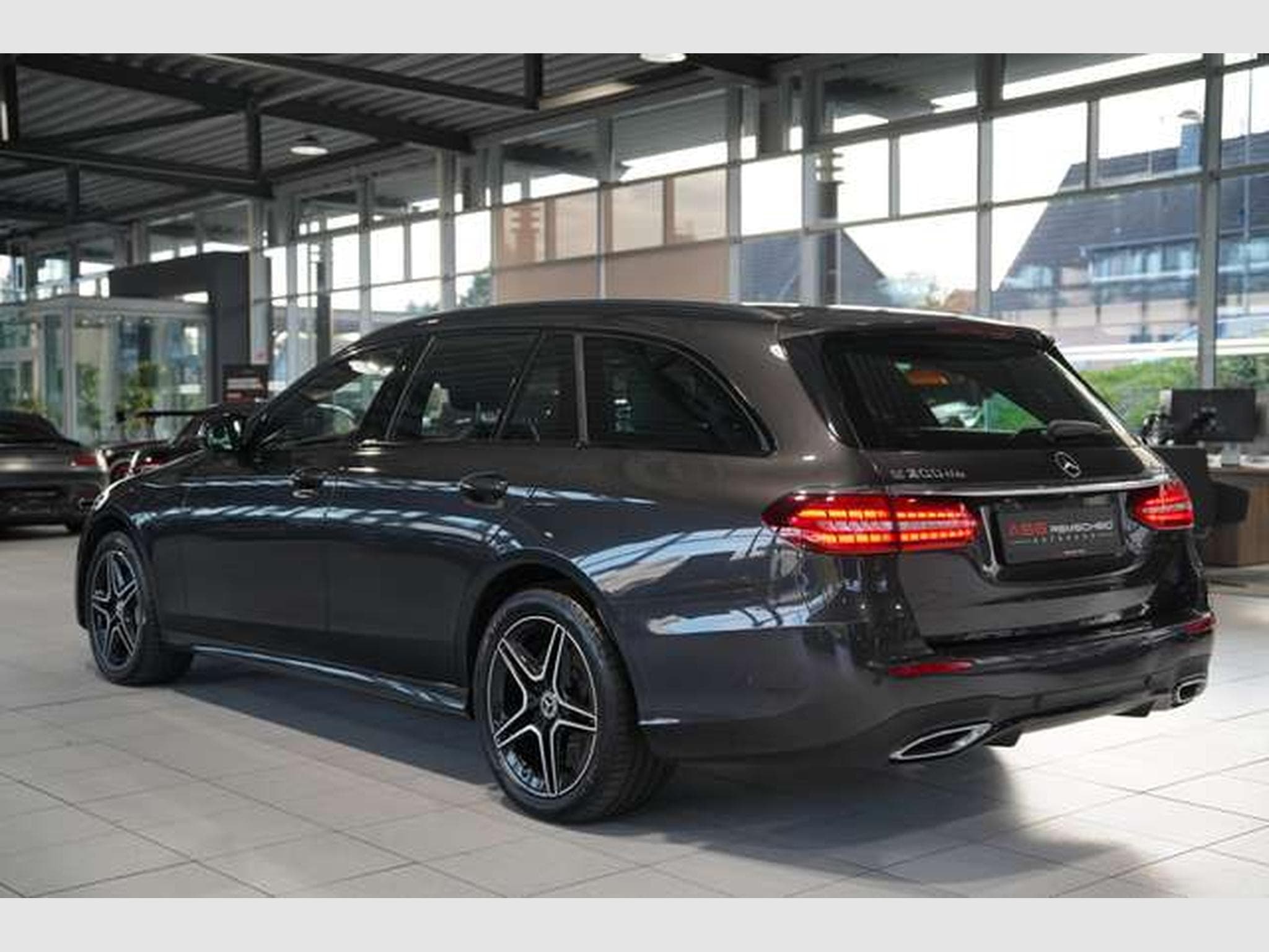 Mercedes E 300 T de 4M AMG Line *1.H *Pano *Night *Memory (2022) - Photo 9