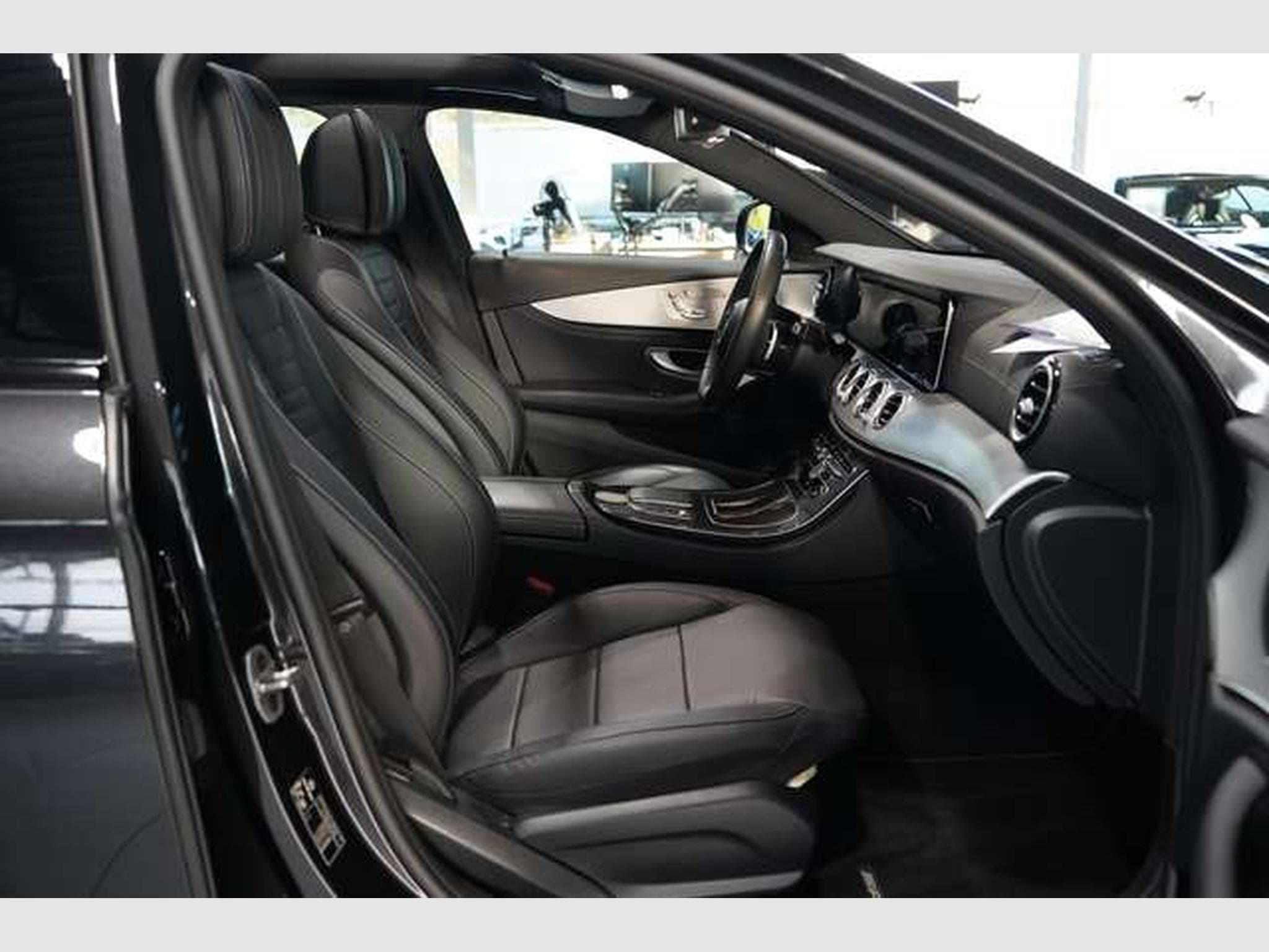 Mercedes E 300 T de 4M AMG Line *1.H *Pano *Night *Memory (2022) - Photo 24