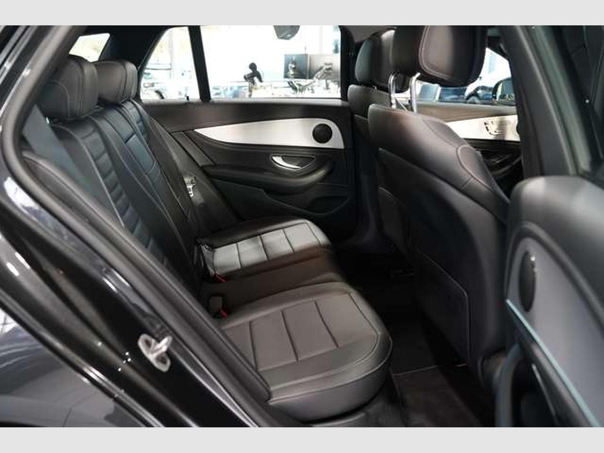 Mercedes E 300 T de 4M AMG Line *1.H *Pano *Night *Memory (2022) - Photo 22