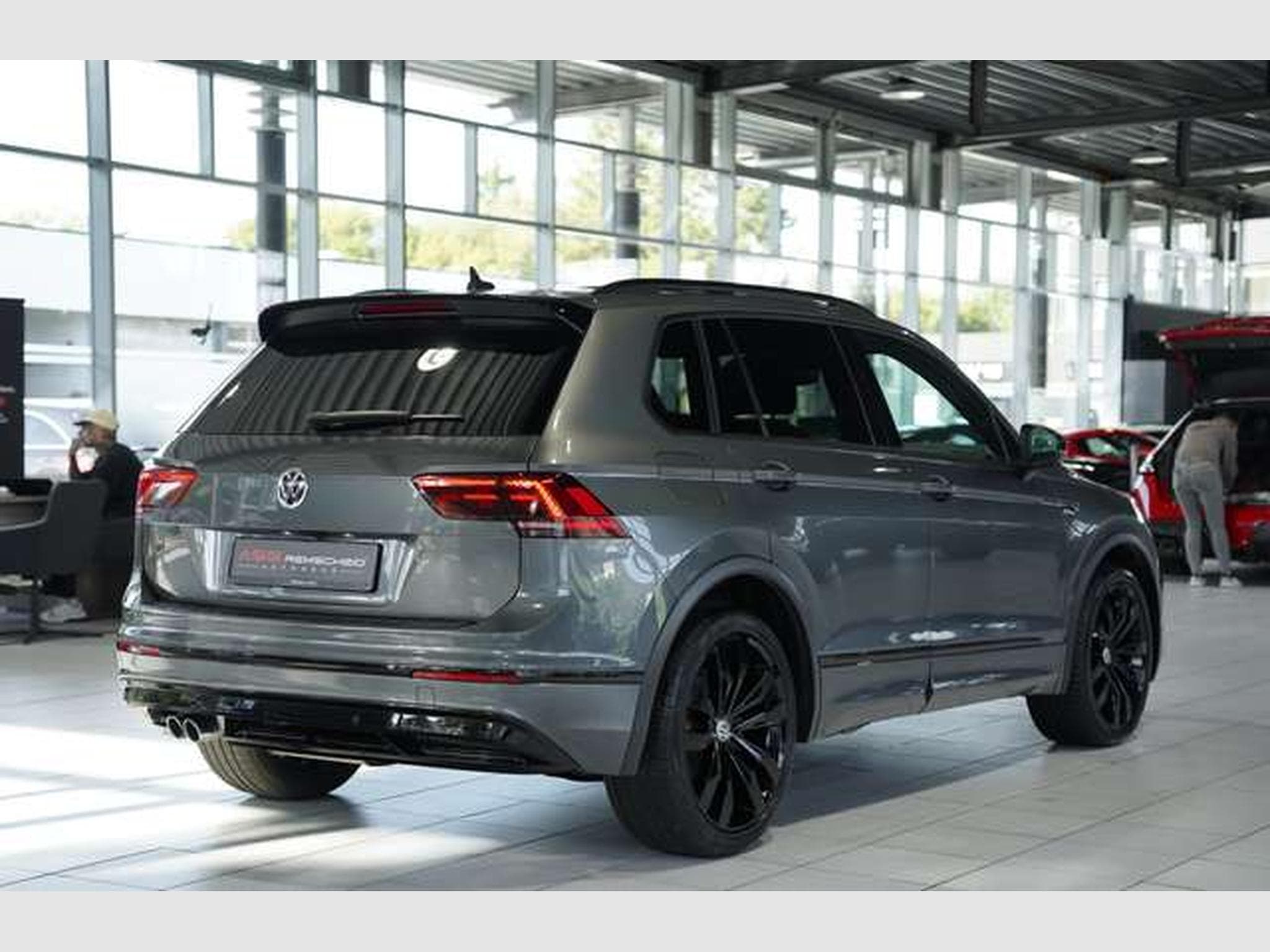 VW Tiguan R Line 4Matic *ACC *Virtual *Pano *AHK (2019) - Photo 8