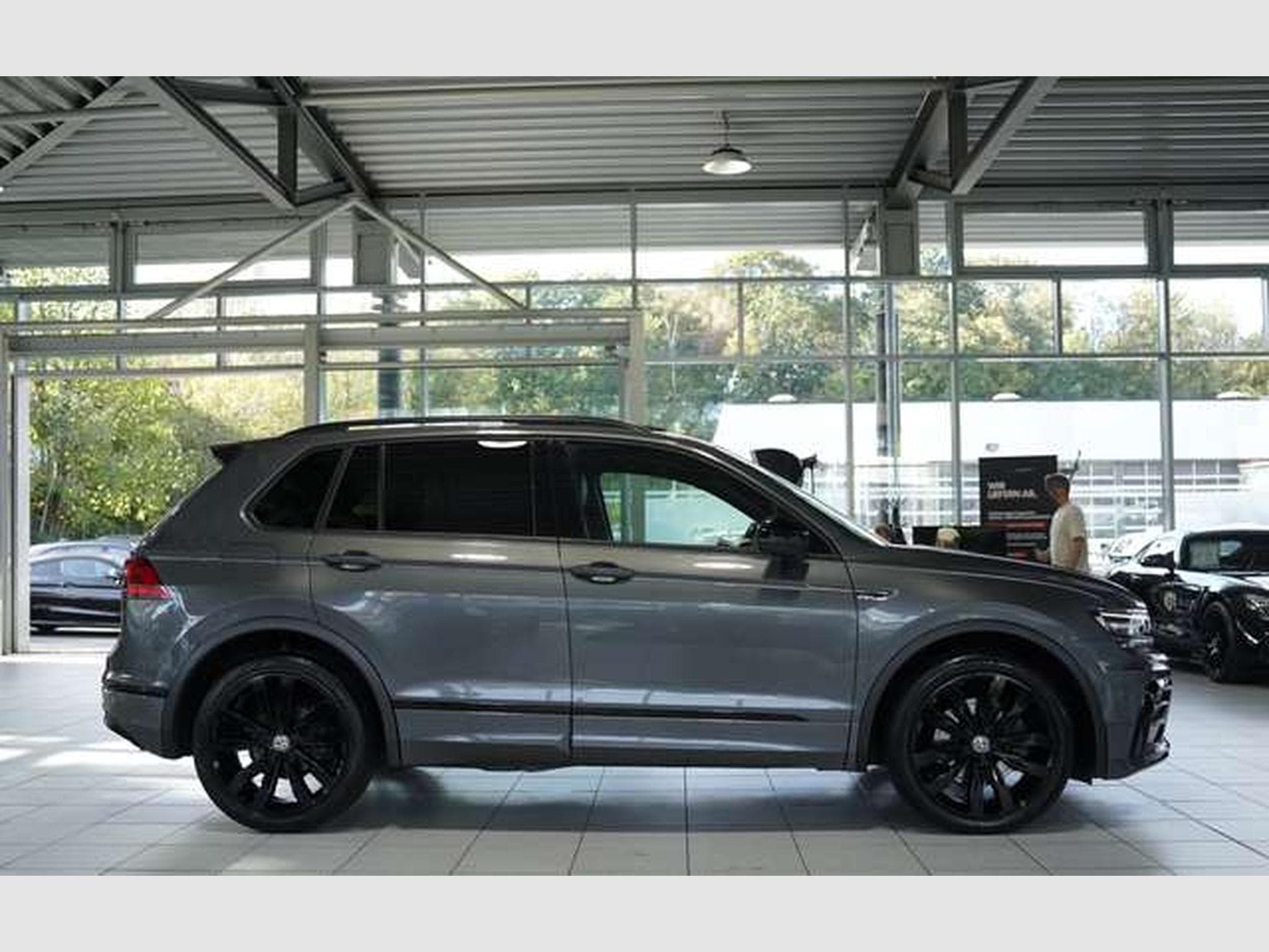 VW Tiguan R Line 4Matic *ACC *Virtual *Pano *AHK (2019) - Photo 7