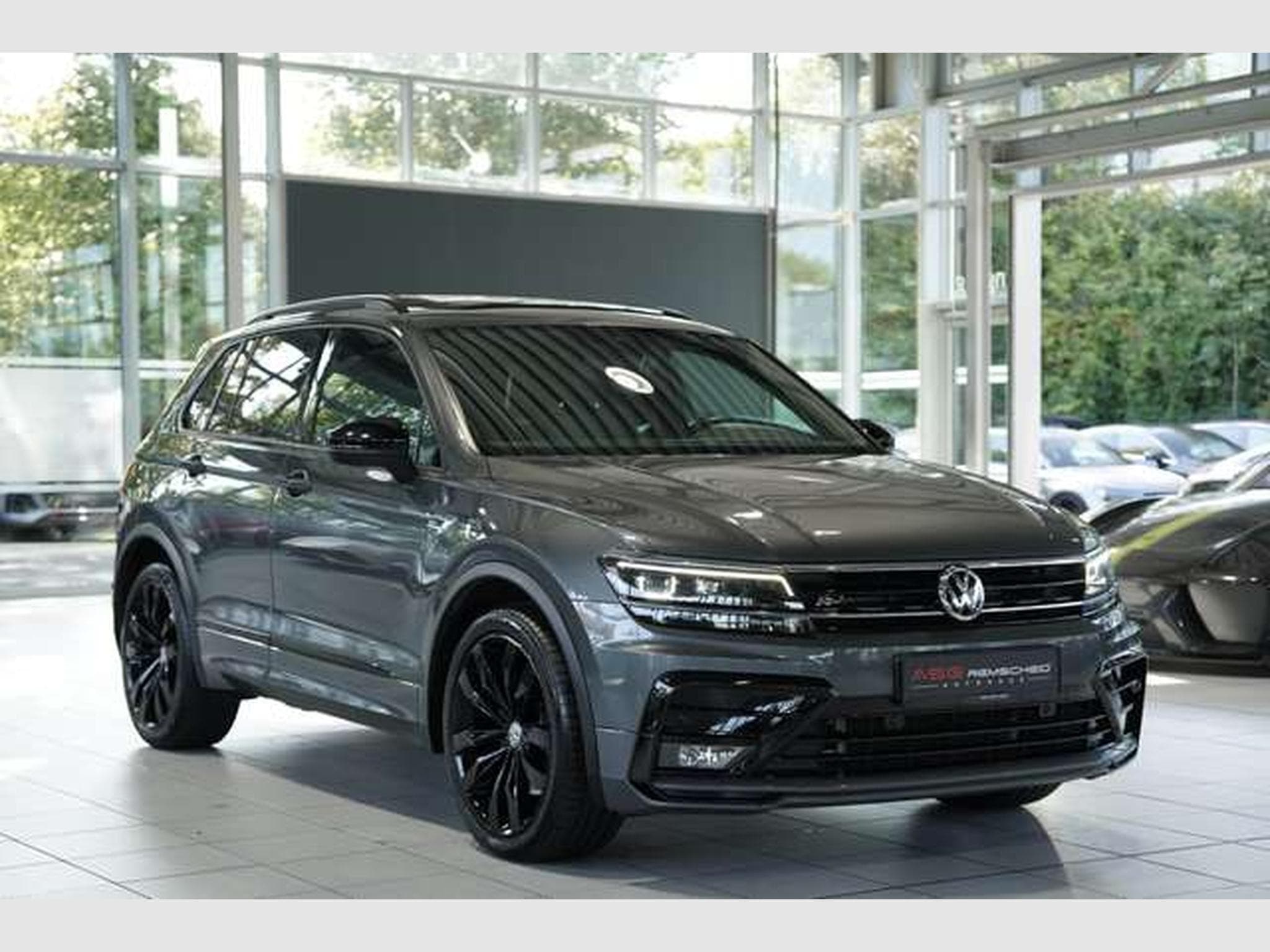 VW Tiguan R Line 4Matic *ACC *Virtual *Pano *AHK (2019) - Photo 6