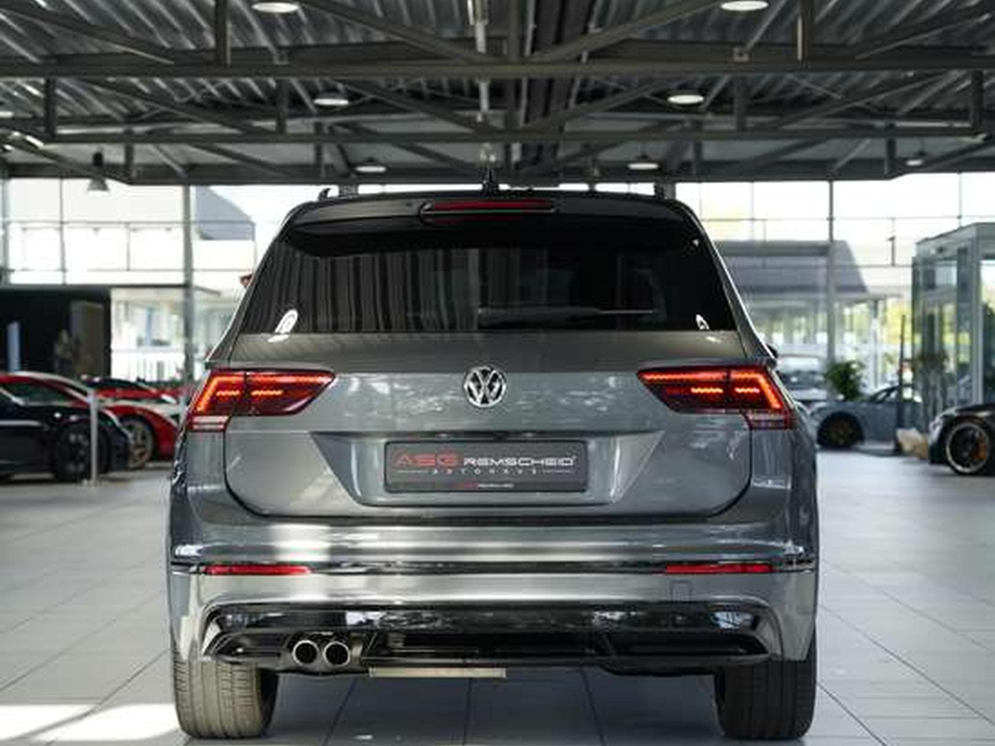 VW Tiguan R Line 4Matic *ACC *Virtual *Pano *AHK (2019) - Photo 9