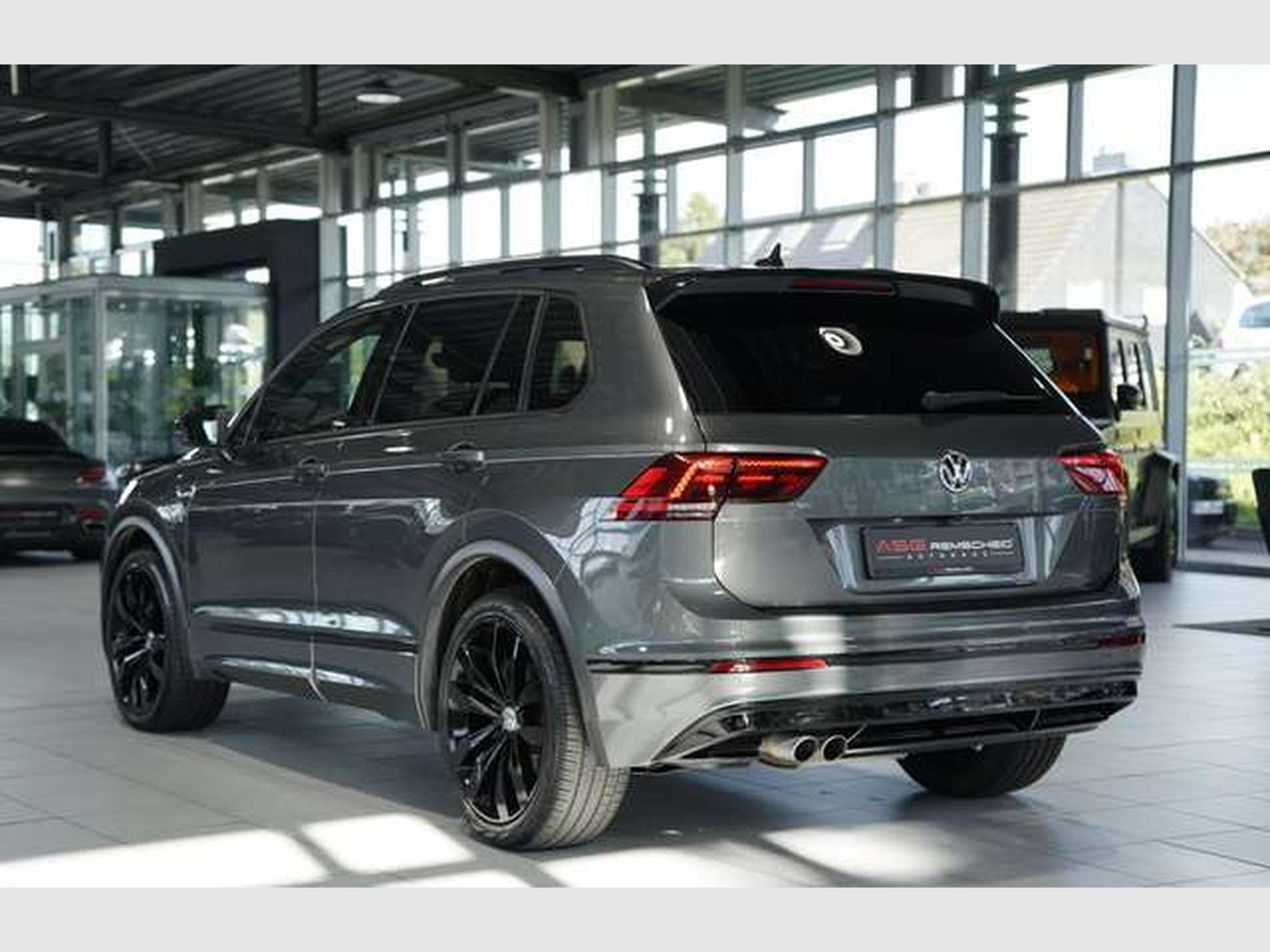 VW Tiguan R Line 4Matic *ACC *Virtual *Pano *AHK (2019) - Photo 10