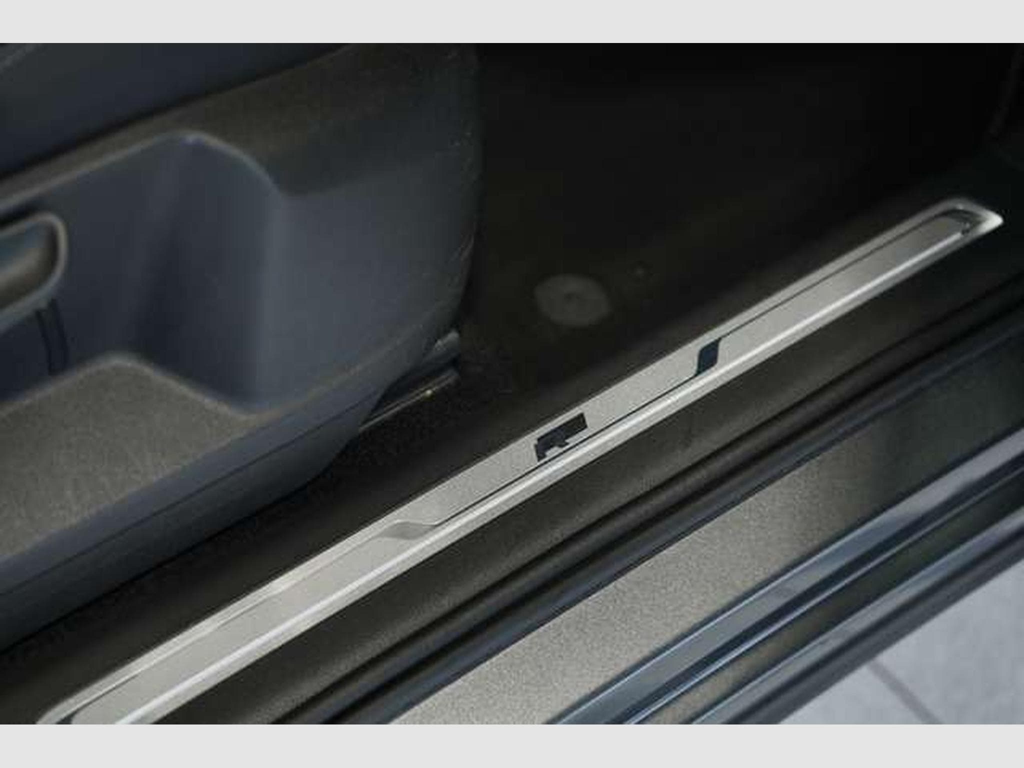 VW Tiguan R Line 4Matic *ACC *Virtual *Pano *AHK (2019) - Photo 16
