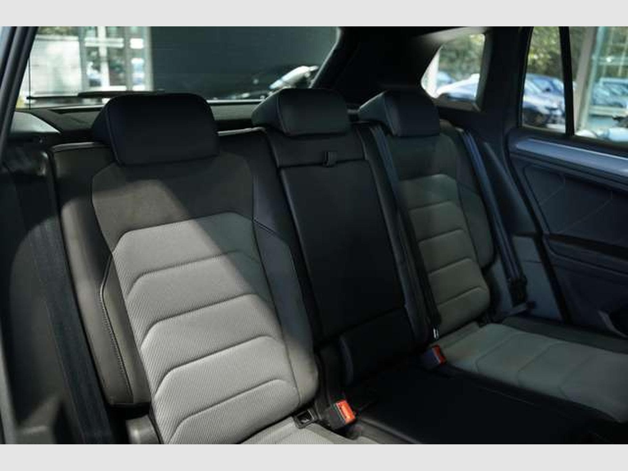 VW Tiguan R Line 4Matic *ACC *Virtual *Pano *AHK (2019) - Photo 21