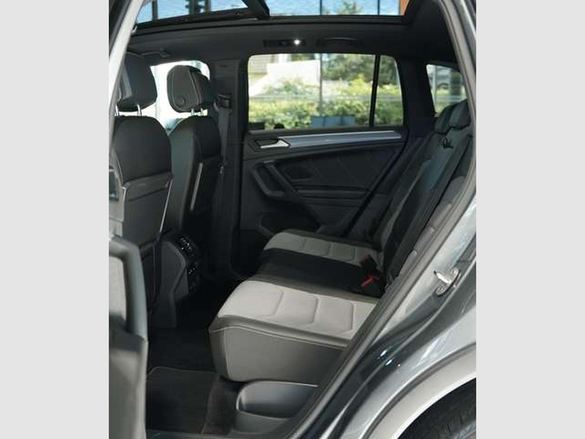VW Tiguan R Line 4Matic *ACC *Virtual *Pano *AHK (2019) - Photo 22