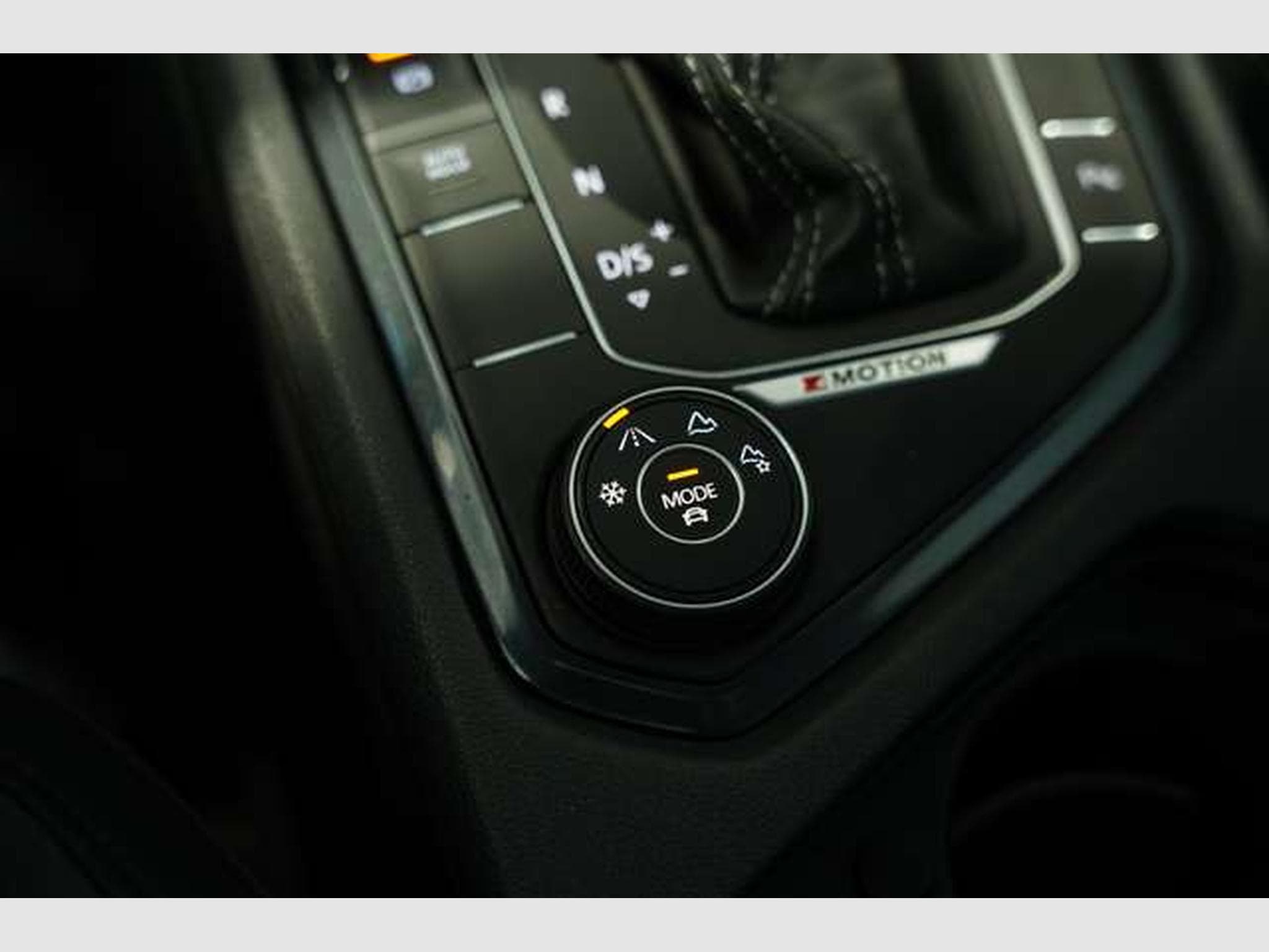 VW Tiguan R Line 4Matic *ACC *Virtual *Pano *AHK (2019) - Photo 27