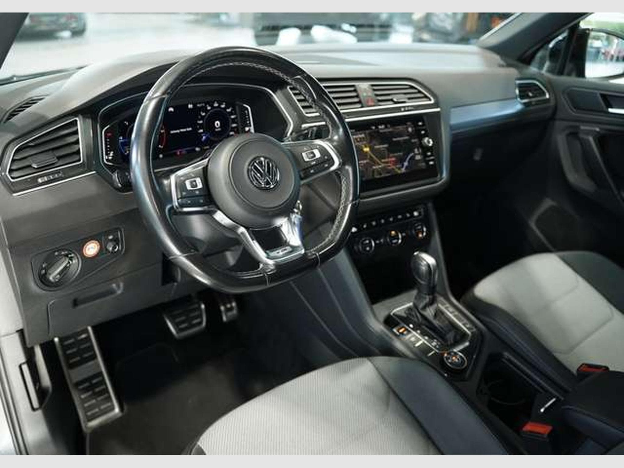 VW Tiguan R Line 4Matic *ACC *Virtual *Pano *AHK (2019) - Photo 26