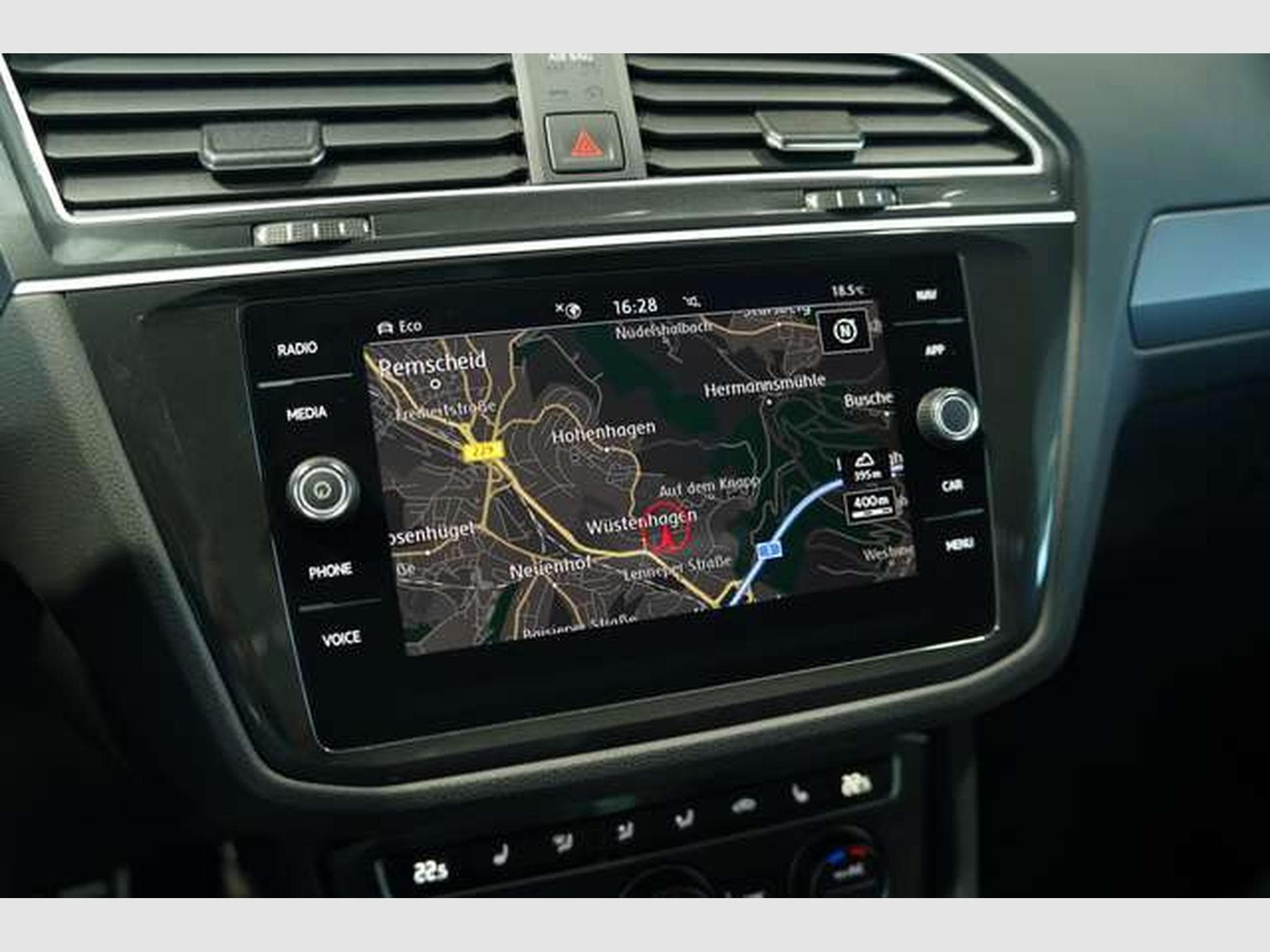 VW Tiguan R Line 4Matic *ACC *Virtual *Pano *AHK (2019) - Photo 31