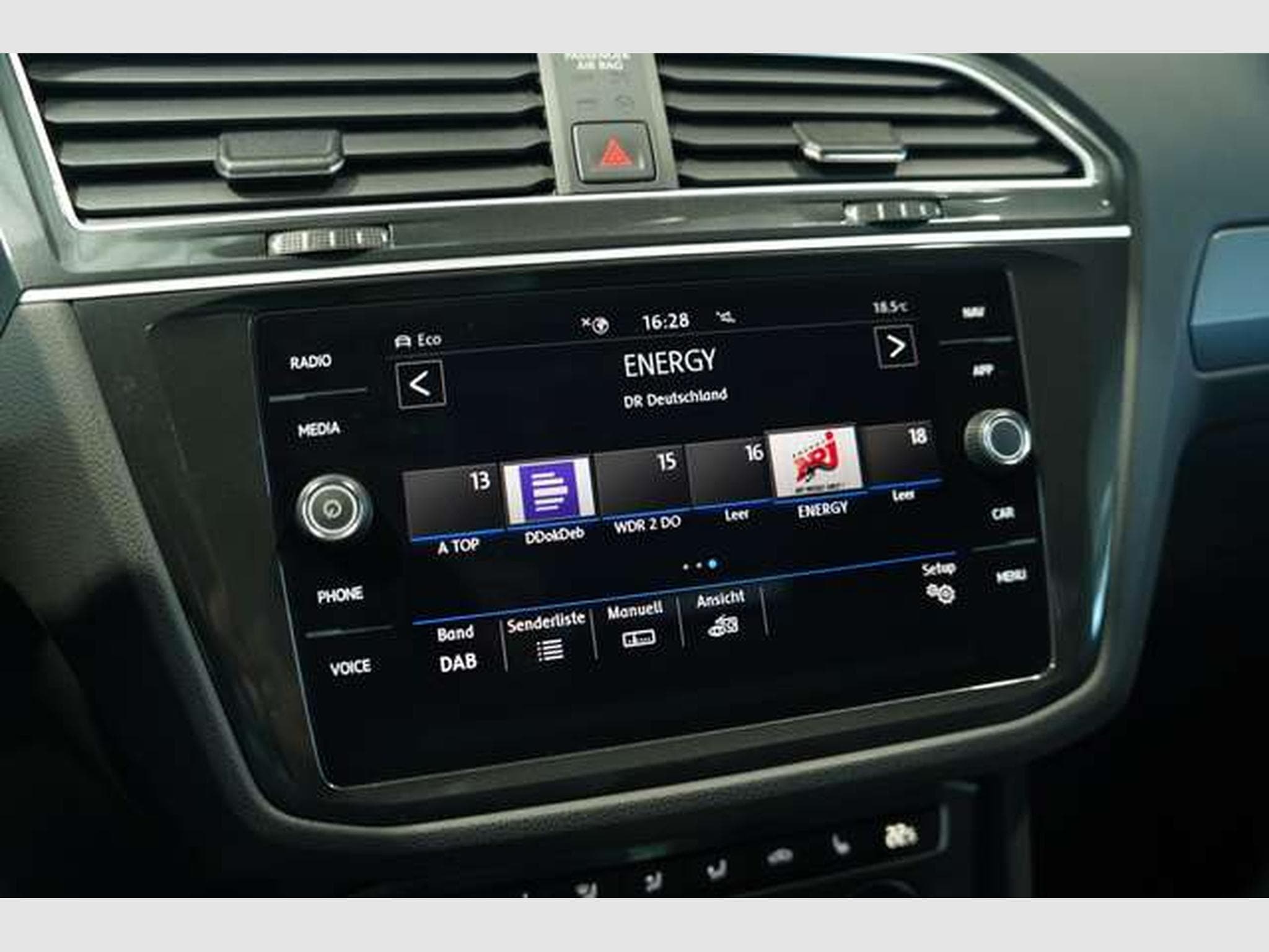 VW Tiguan R Line 4Matic *ACC *Virtual *Pano *AHK (2019) - Photo 33