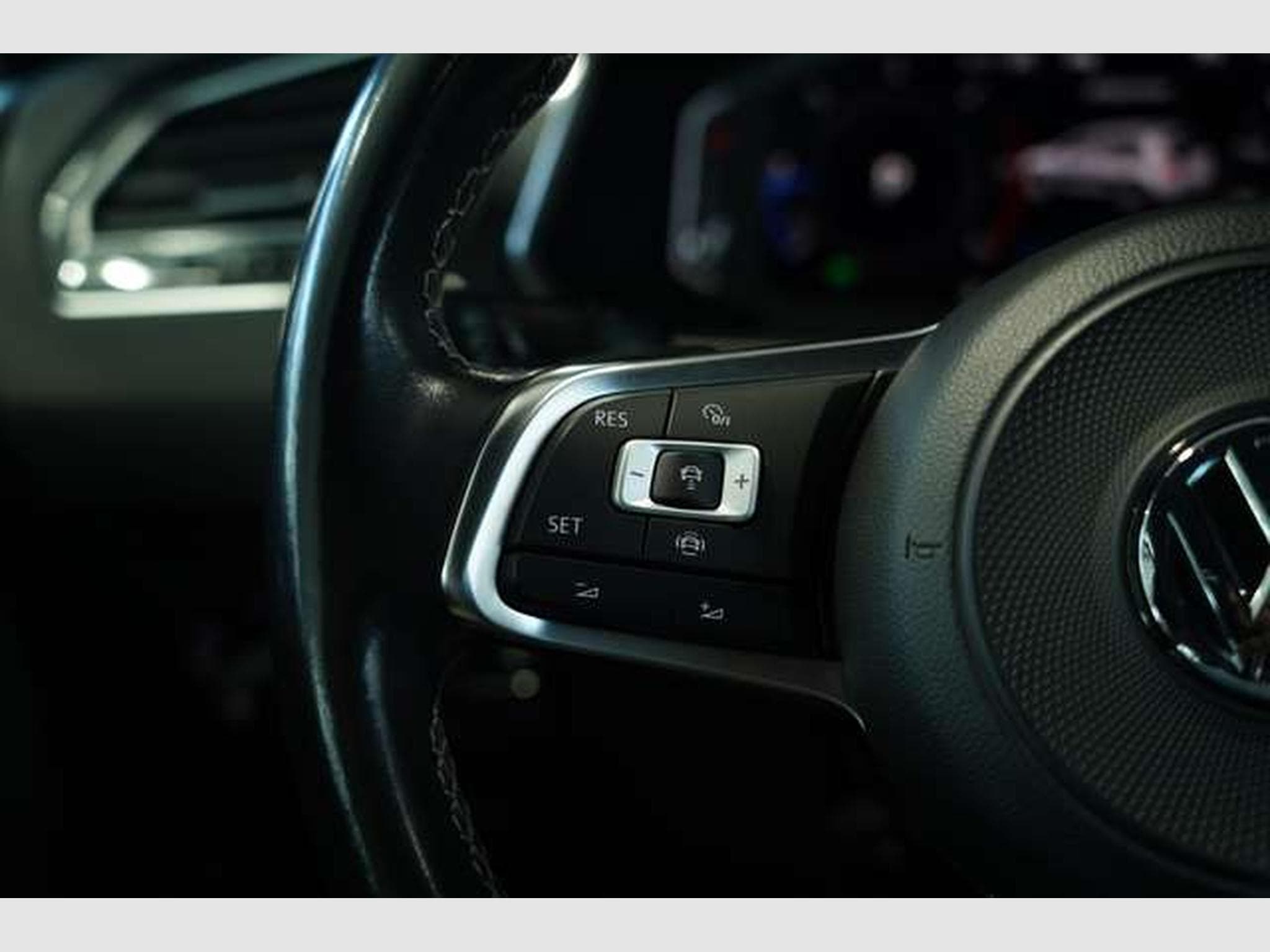 VW Tiguan R Line 4Matic *ACC *Virtual *Pano *AHK (2019) - Photo 38