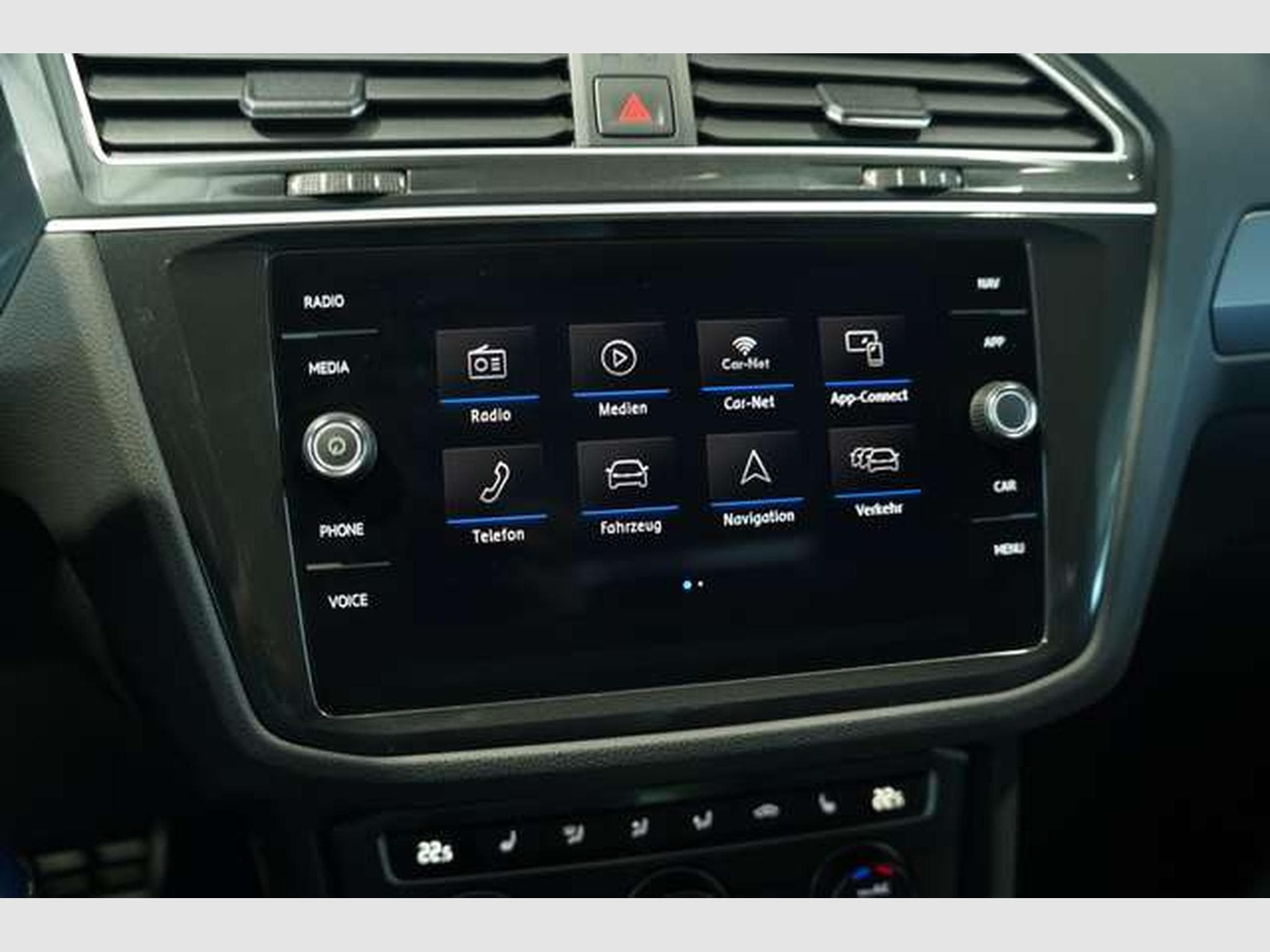 VW Tiguan R Line 4Matic *ACC *Virtual *Pano *AHK (2019) - Photo 36