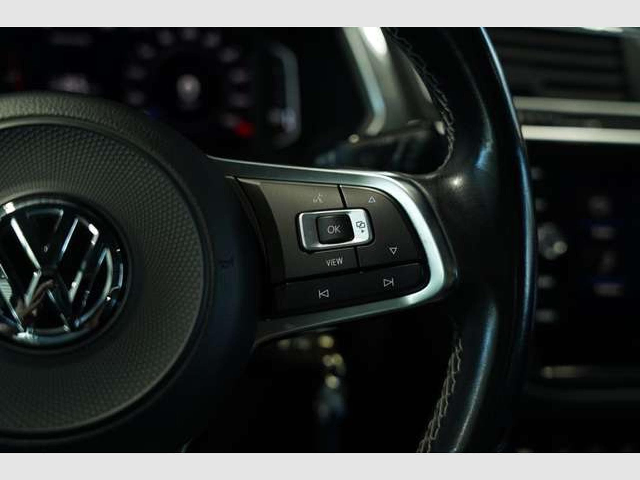 VW Tiguan R Line 4Matic *ACC *Virtual *Pano *AHK (2019) - Photo 39